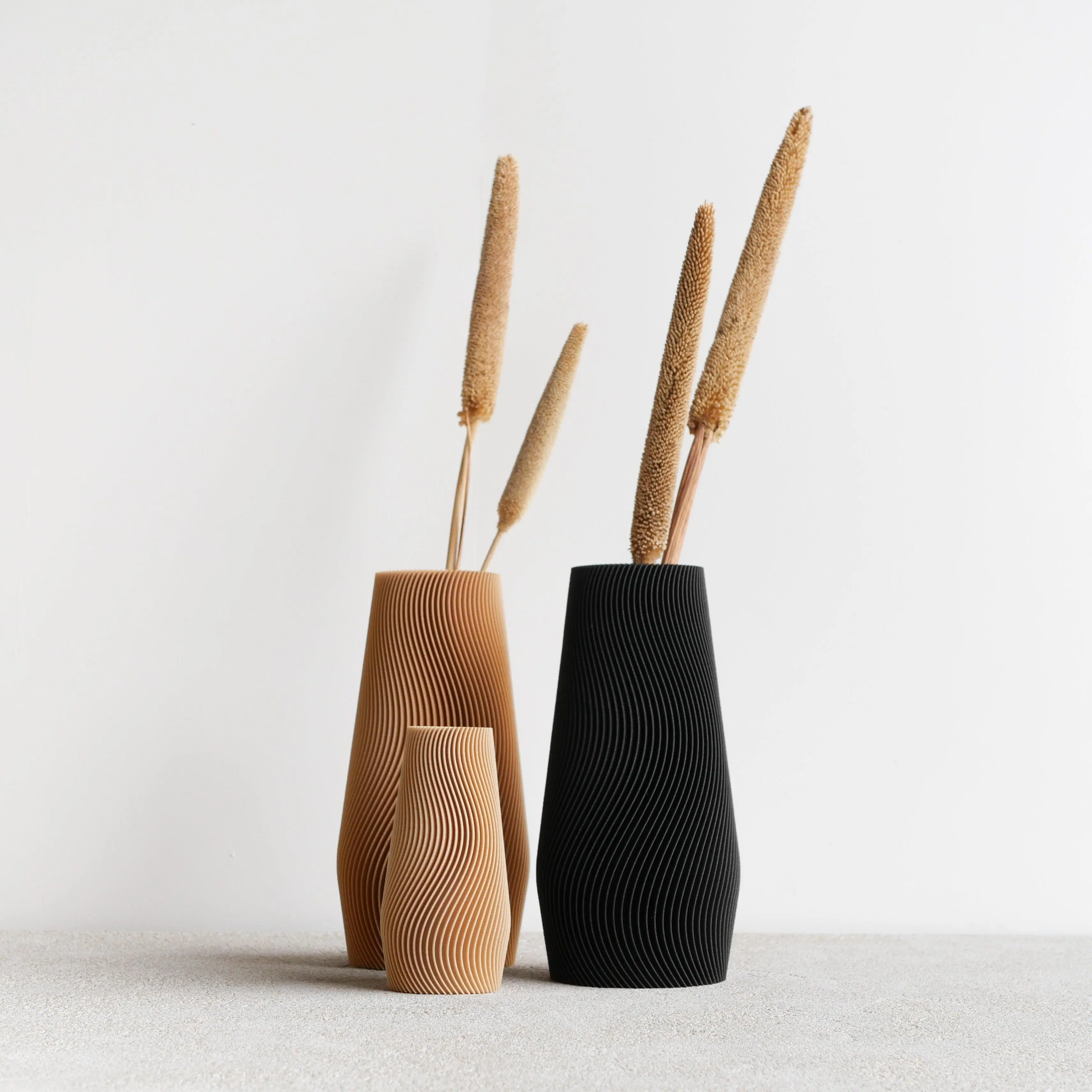Vase WAVE, idéal pour les fleurs séchées ou fraîches.