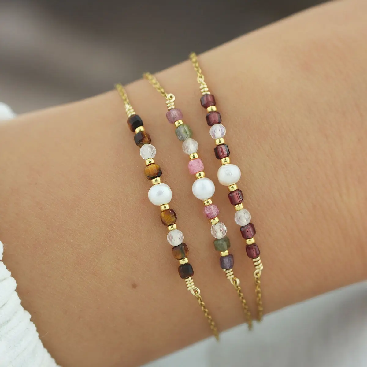 Women's stainless steel bracelet with freshwater pearl and natural stones - Handmade jewelry for women