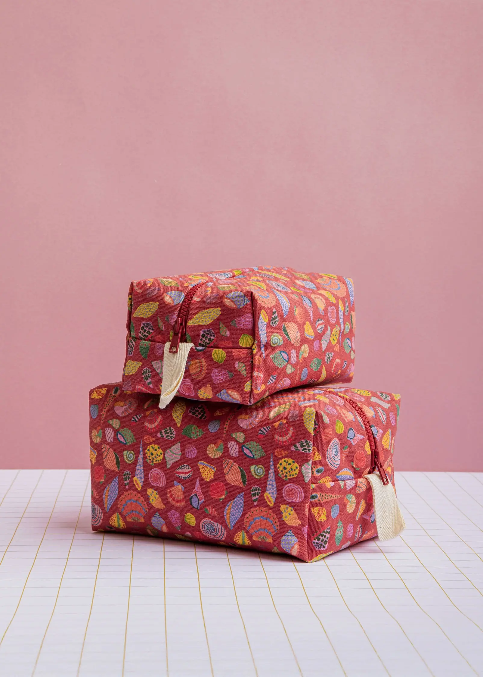 Dark red shells toiletry bag