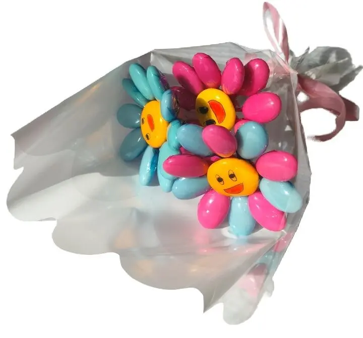 Mini bouquet of 3 smiley flowers, 2 solid colors and 1 with 2 alternating colors in chocolate dragees