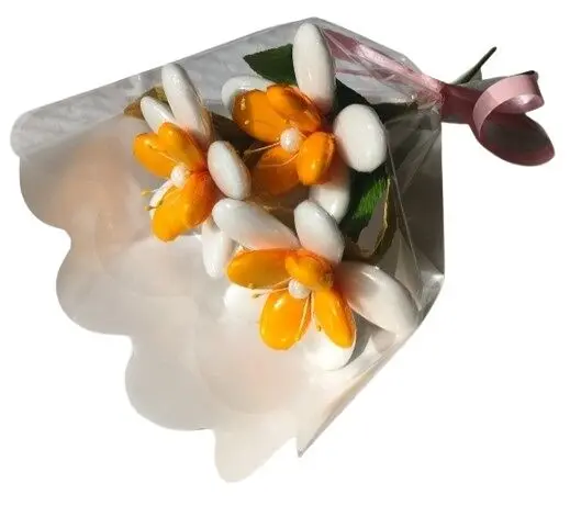 Mini bouquet of 3 Tiare Tahiti flowers in chocolate dragees