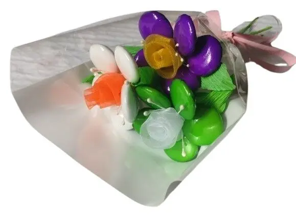 Mini bouquet of 3 daisies in chocolate dragees