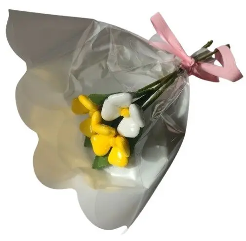 Mini bouquet of 3 primroses in chocolate dragees