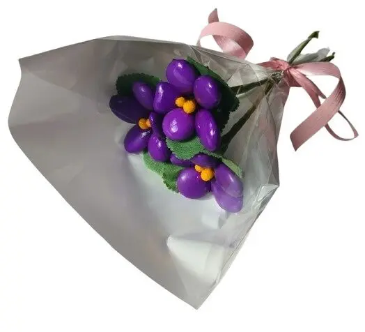 Mini bouquet of 3 violets in chocolate dragees