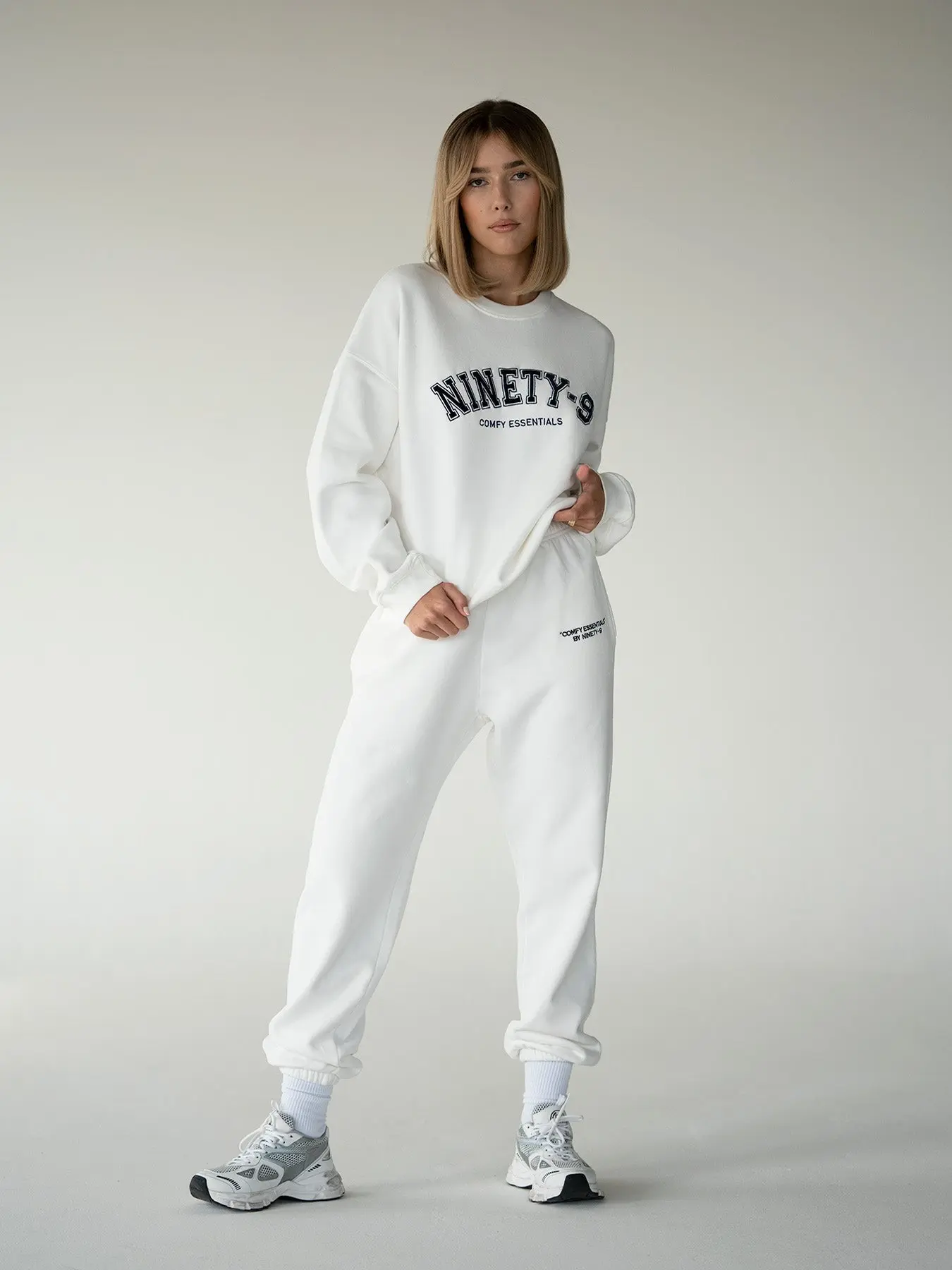 PRENDAS ESENCIALES - Pantalones deportivos • Blanco roto