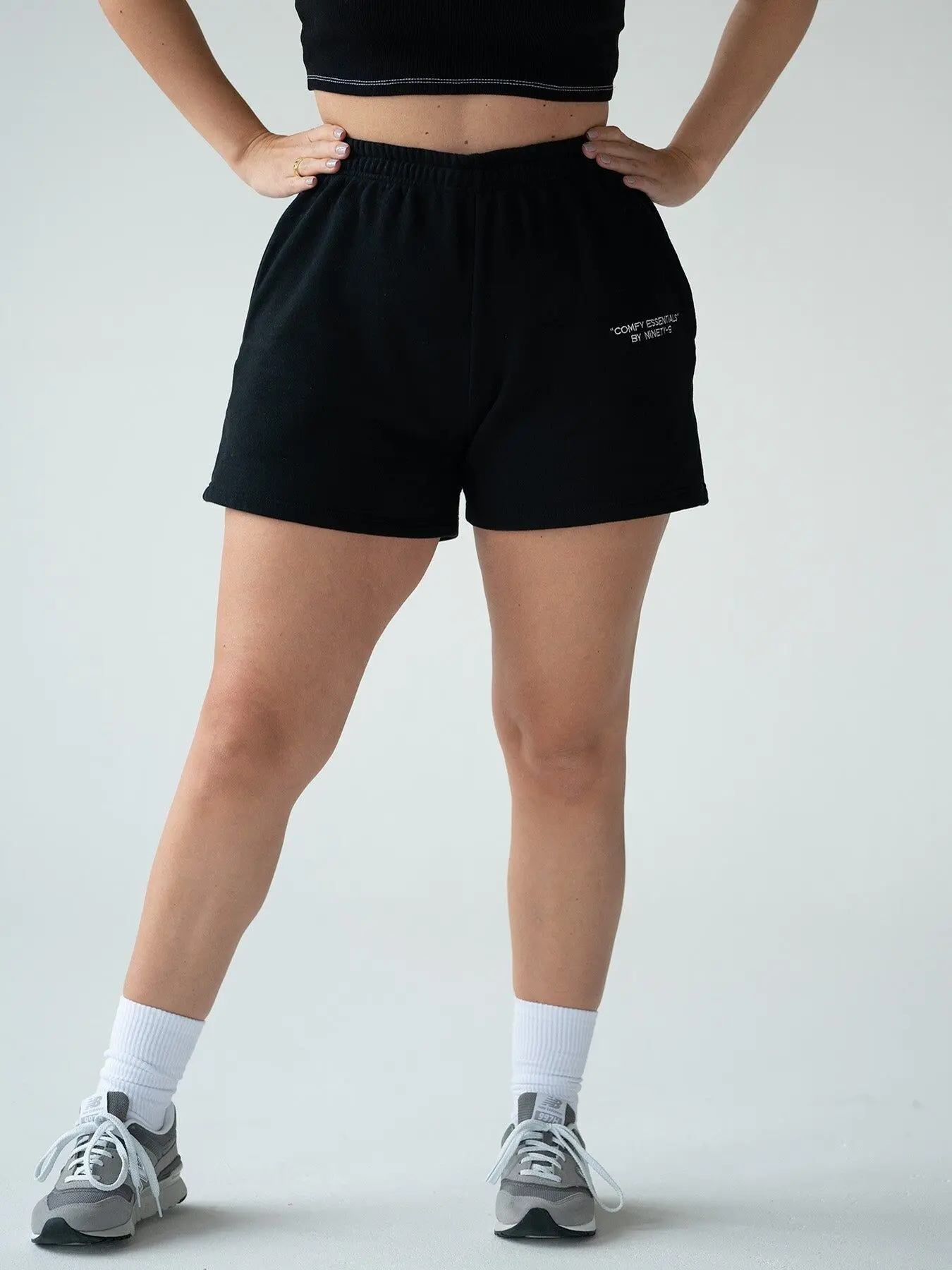 ARTÍCULOS ESENCIALES - Pantalones cortos • Negros