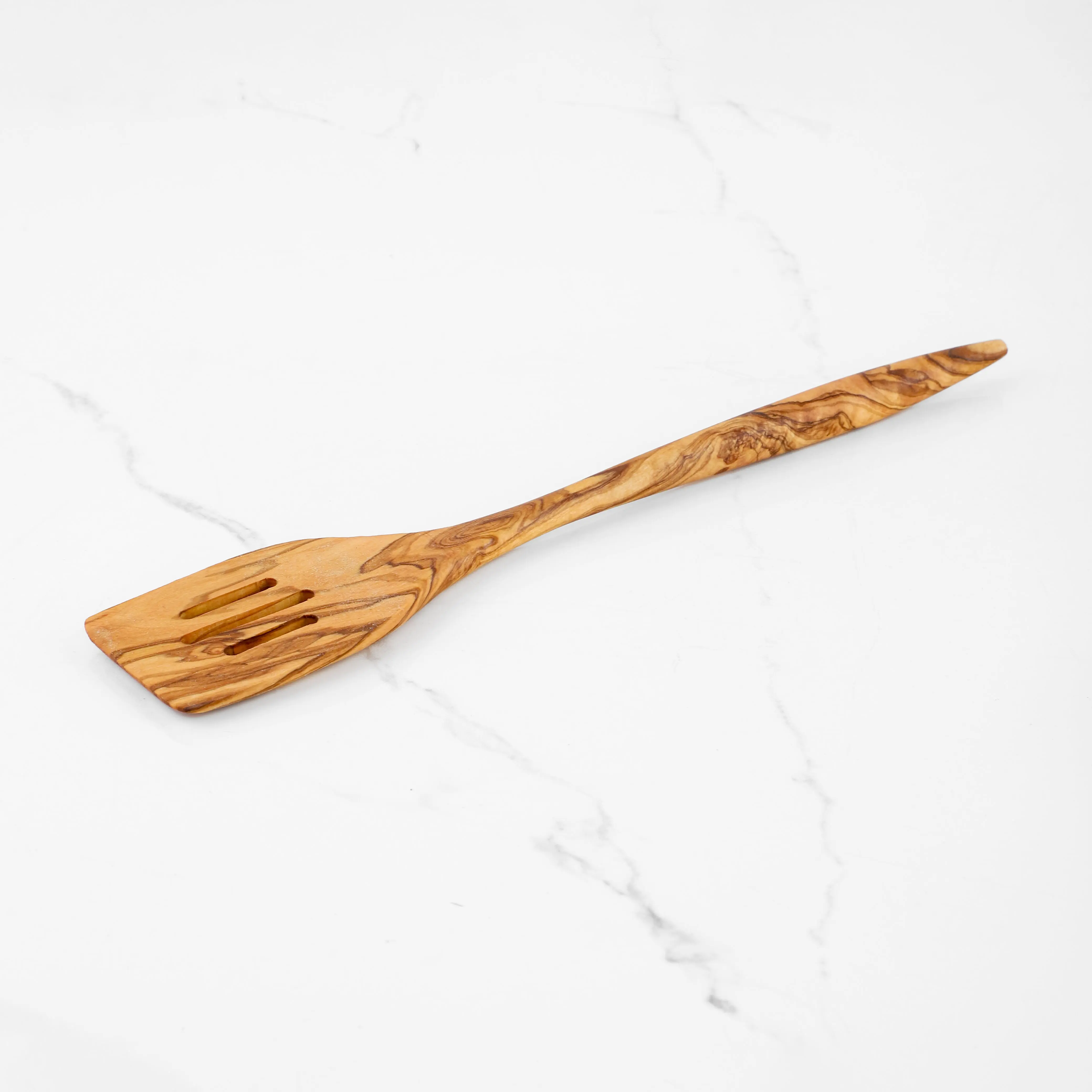 Spatule ajourée en bois d'olivier faite à la main | Retourneur antiadhésif