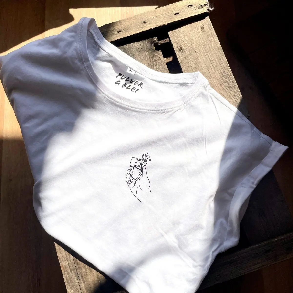 Camiseta de moda Bloom & Blaze