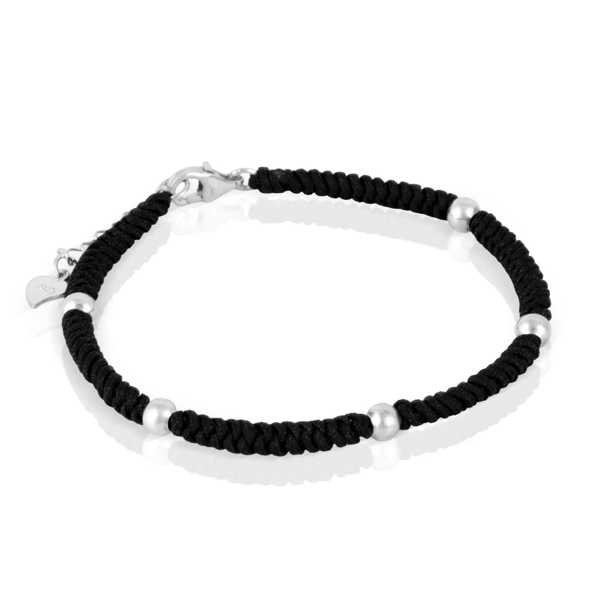 Bracelet noir en fil enroulé, orné de détails et doté d'un fermoir mousqueton en argent sterling 925. Couleur : Noir