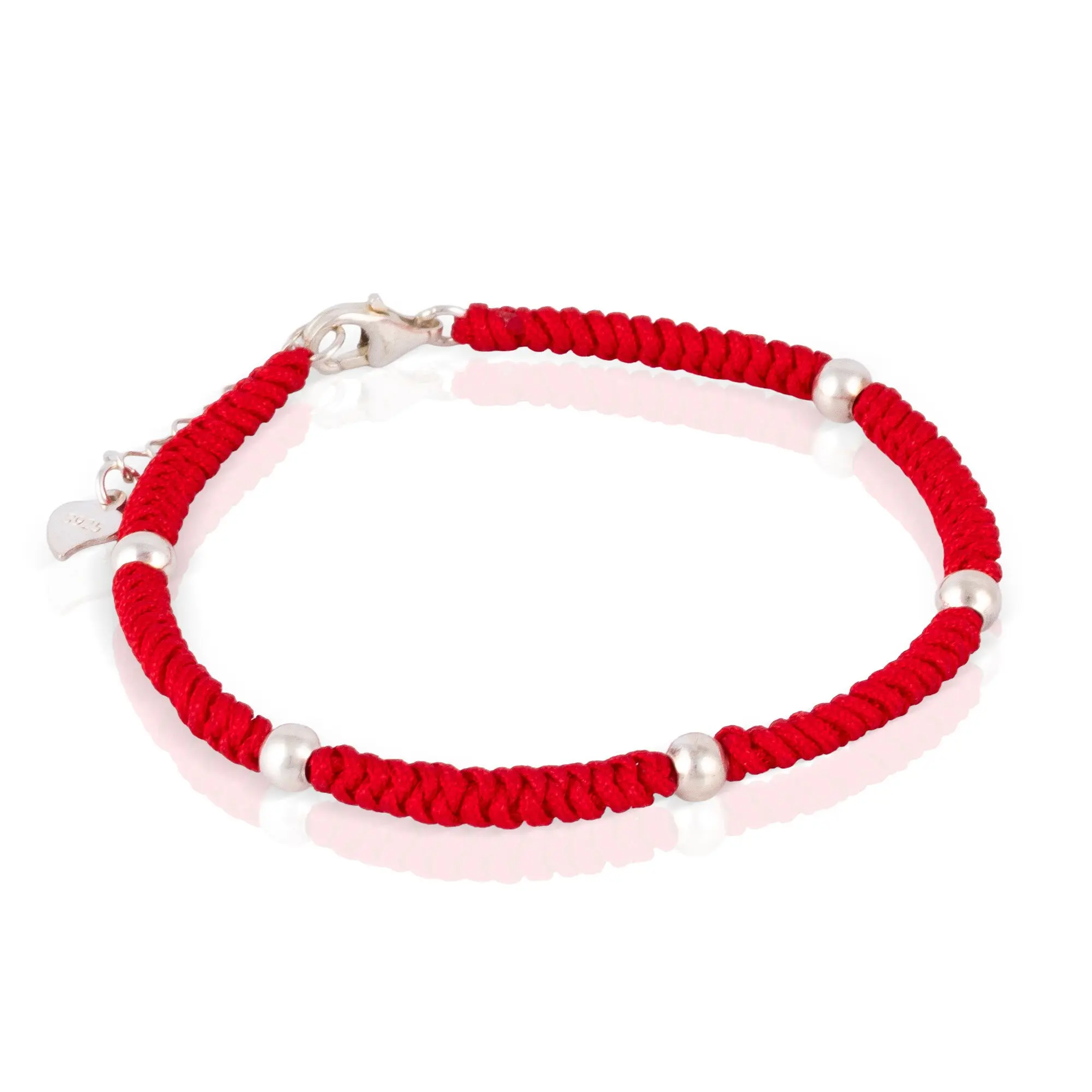 Bracelet rouge en fil enroulé, orné de détails et doté d'un fermoir mousqueton en argent sterling 925.Couleur : Rouge