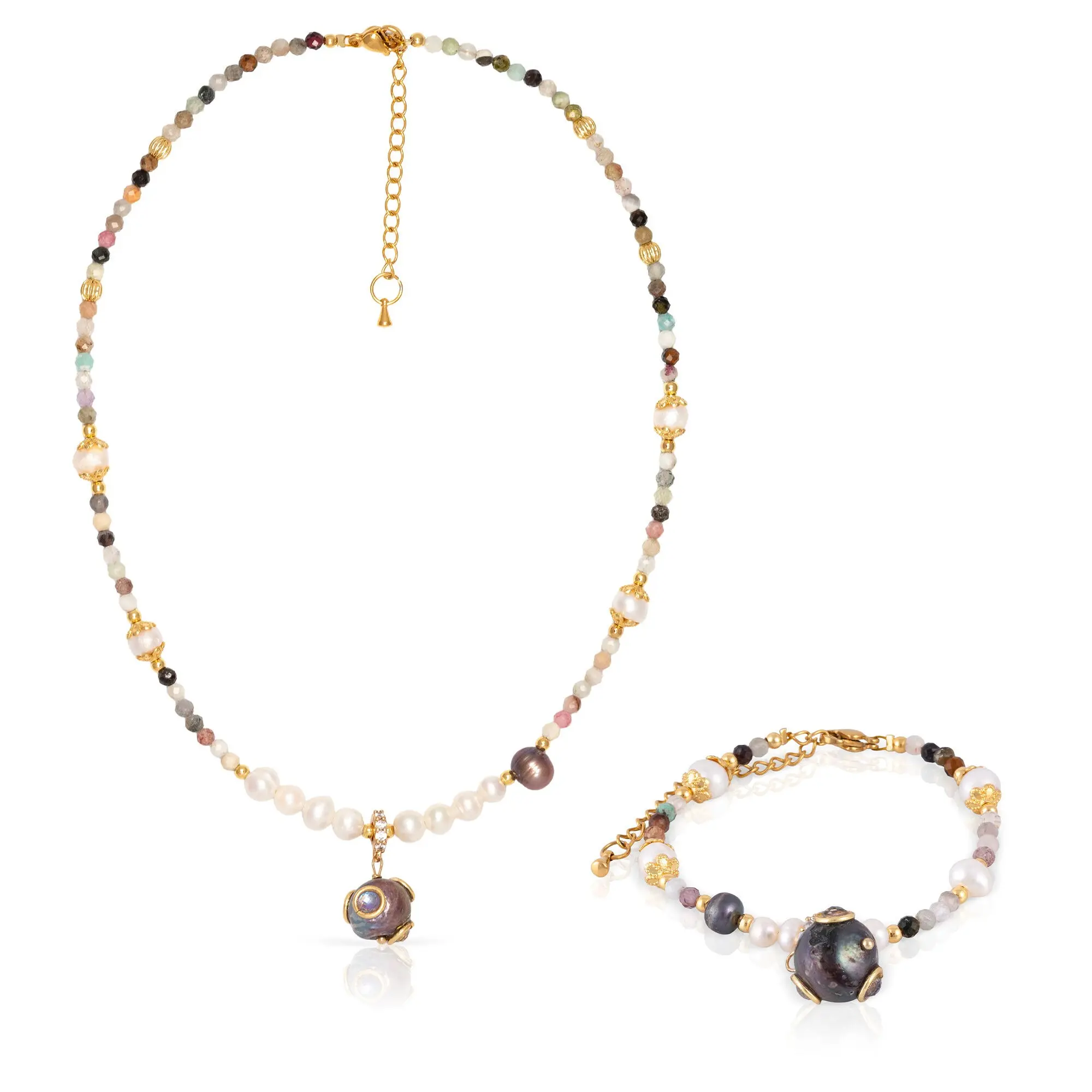 Ensemble bracelet et collier assortis. Design baroque avec pendentif en perle noire, oxyde de zirconium et fermoir mousqueton. Couleur : Multicolore