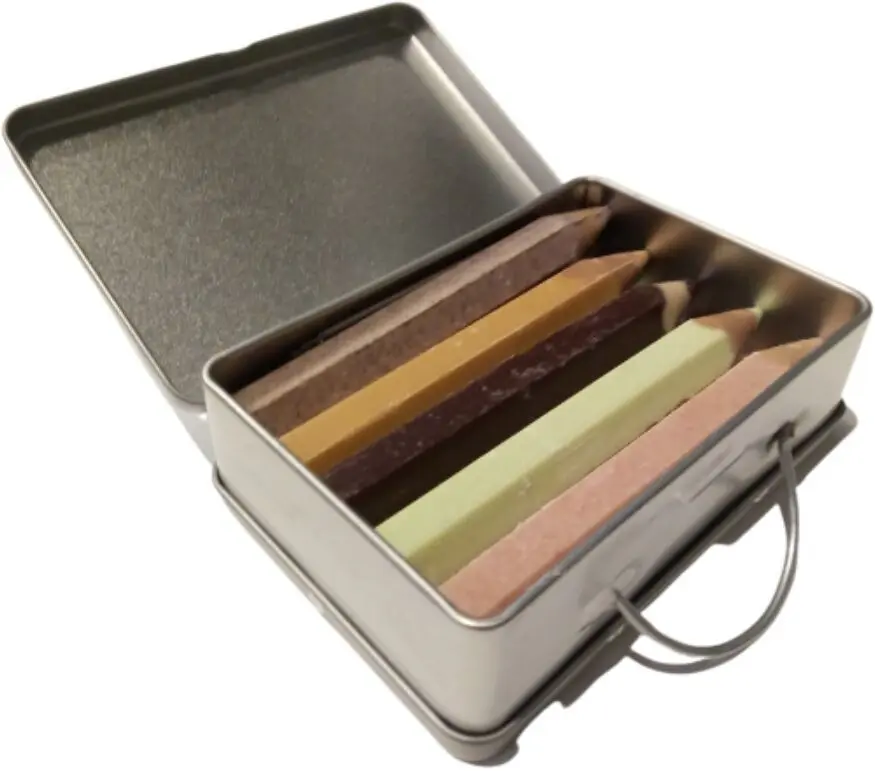 Suitcase with 10 chocolate pencils