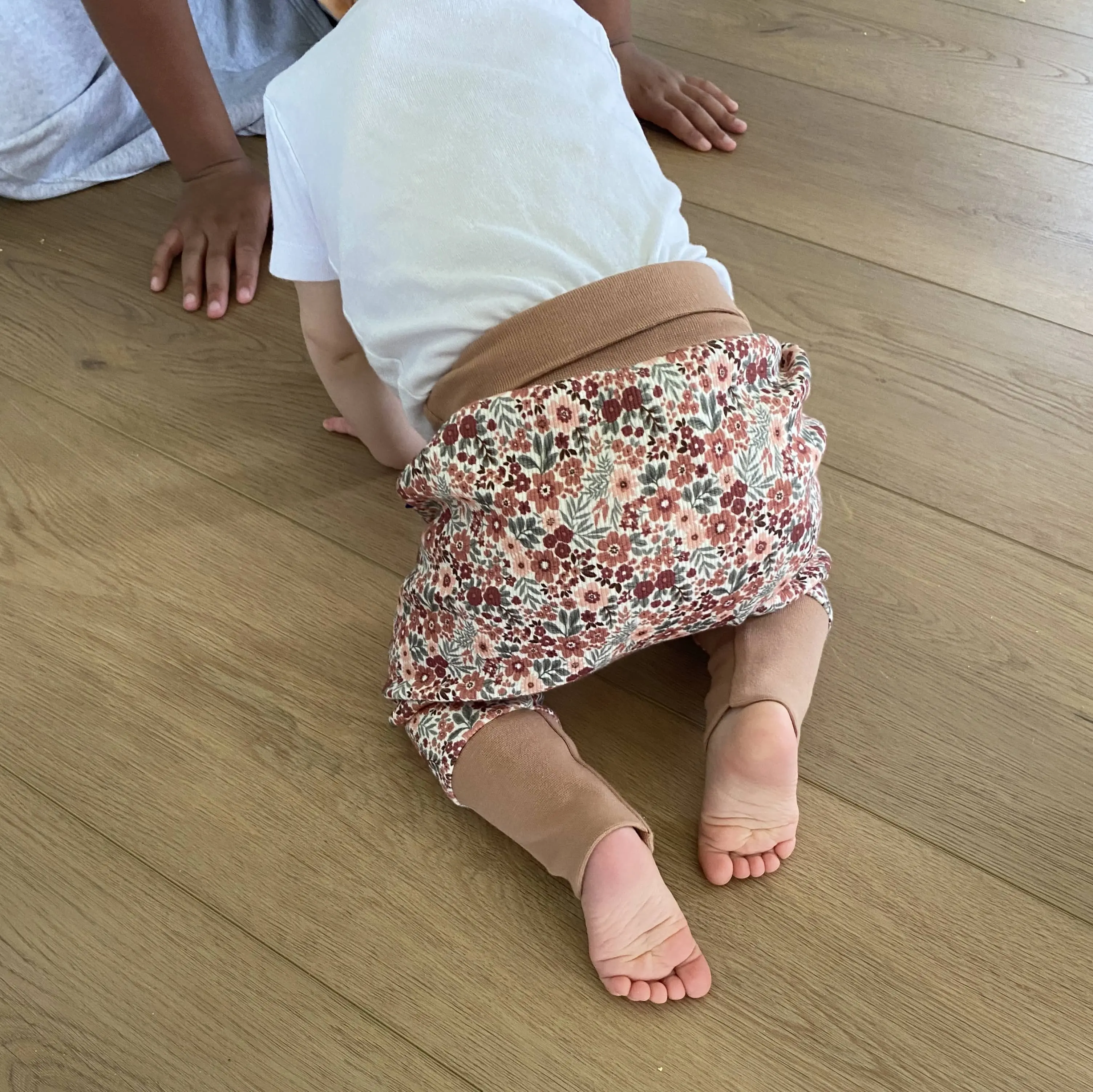Suzanne verstellbare Baby-Haremshose, 3 Größen für Kinder von 3 Monaten bis 5 Jahren