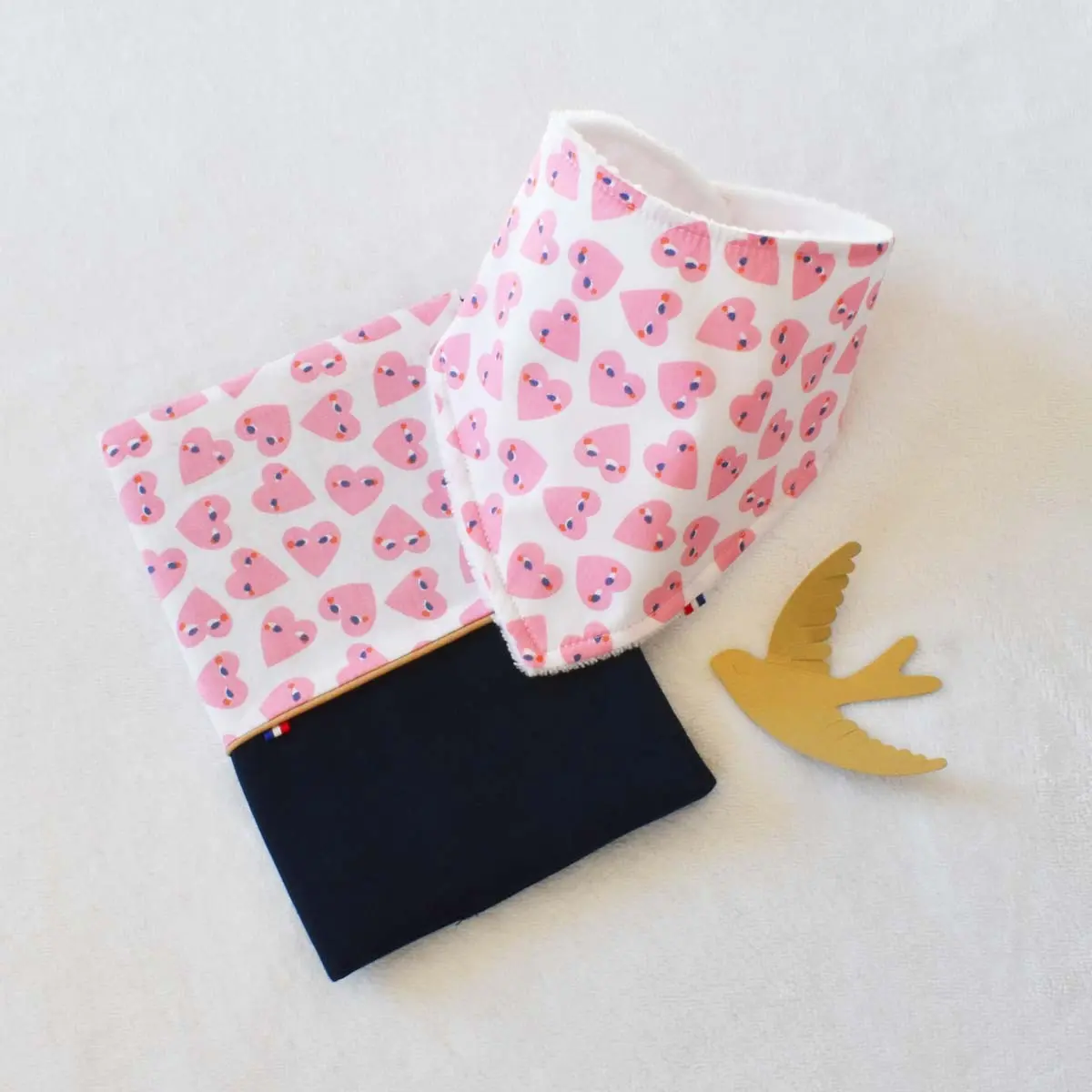 Bavaglino a bandana per neonati (6-24 mesi) in tessuto Oeko-Tex - realizzato a mano in Francia - regalo per neonati - amore