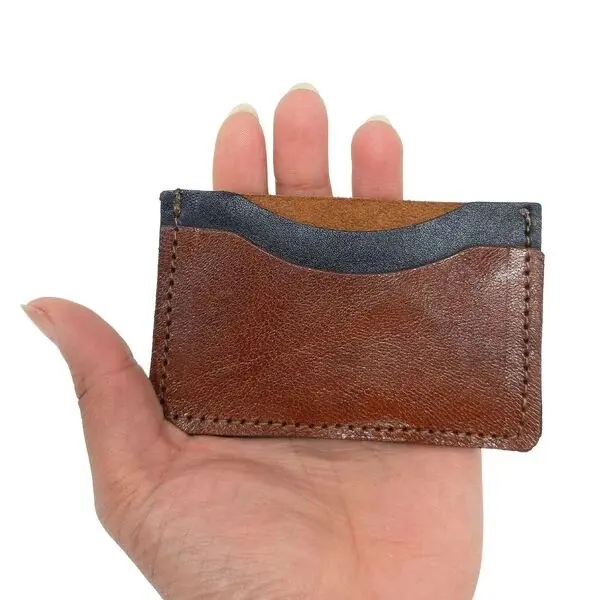 Tarjetero minimalista de piel - Sostenible y artesanal