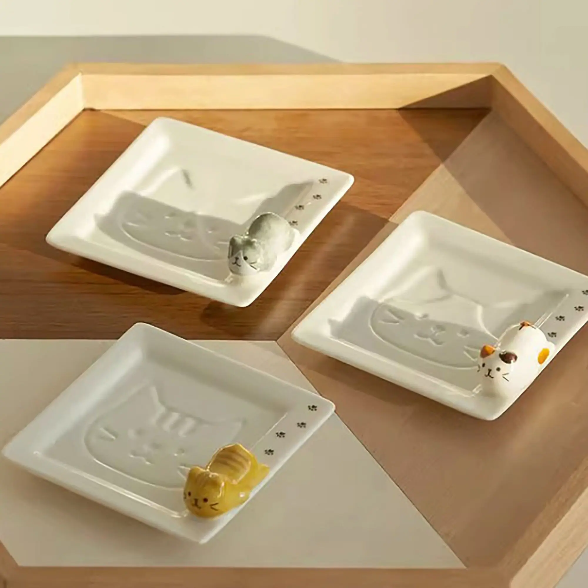 Ceramic sauce plate