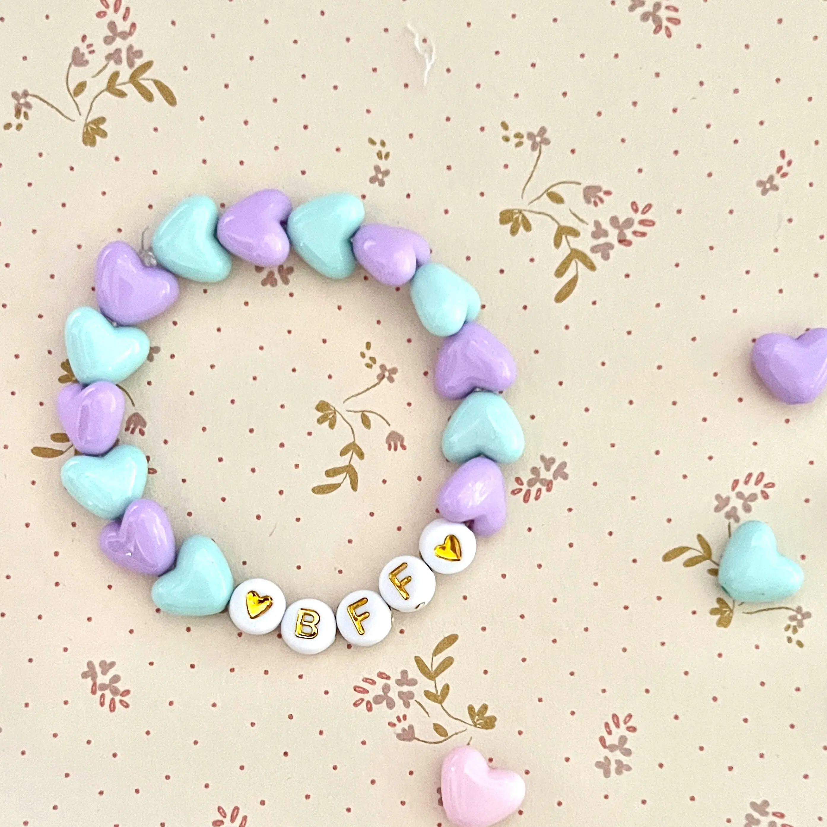 UN2CROIX children's bracelet - heart beads - MAUVE & BLUE