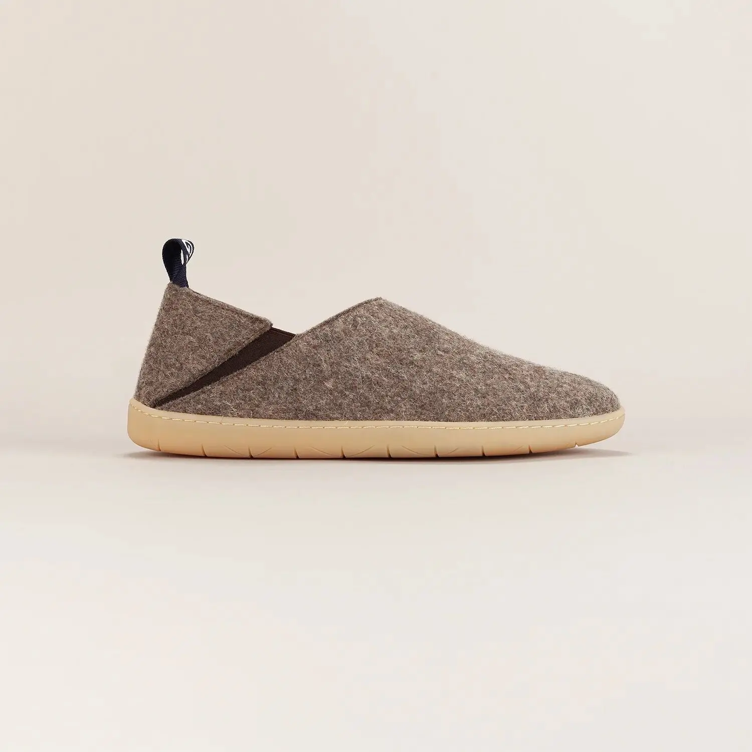 Herrenhausschuhe aus 100 % Bio-Wollfilz – Modell Fold Cairo – Braunmeliert