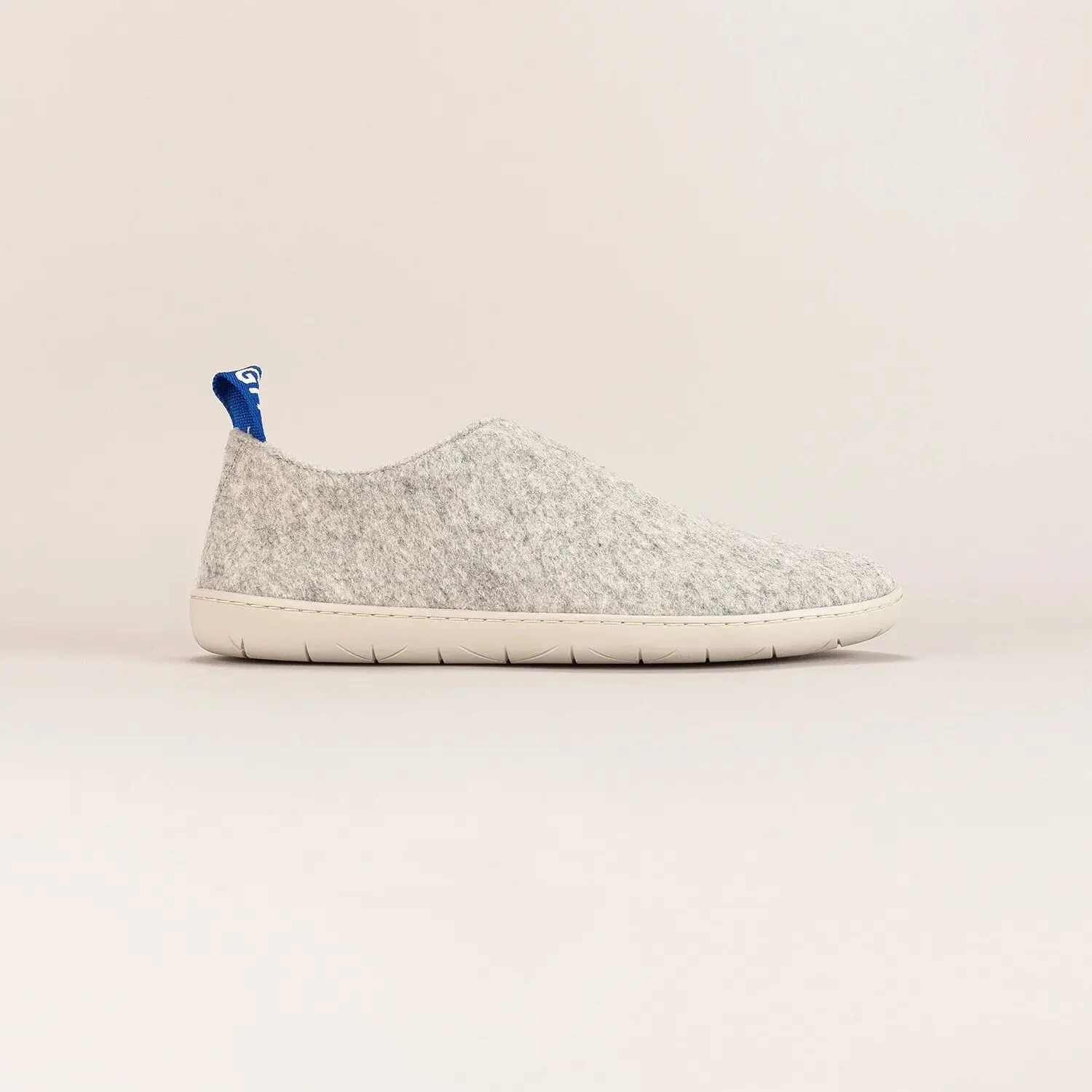 Herrenhausschuhe aus 100 % Bio-Wolle, gefilzt – Ease Mono Quito – Melange Hellgrau