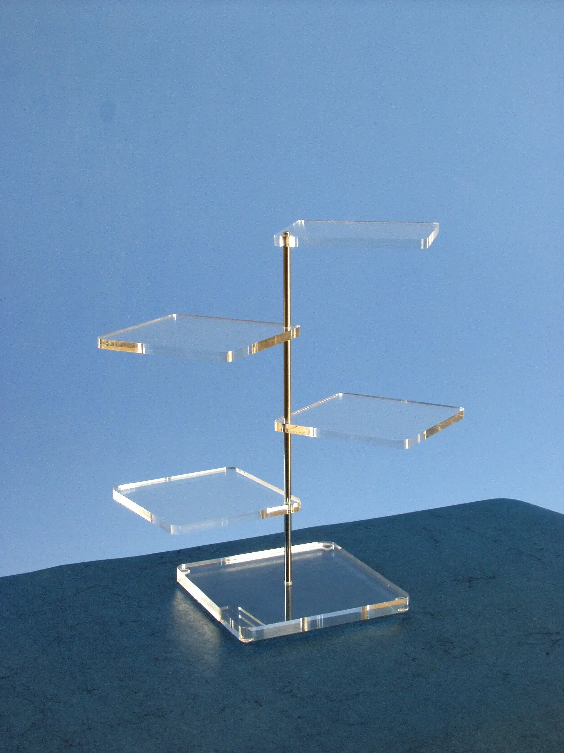 Square plexiglass petal stand – Premium transparent tiered display