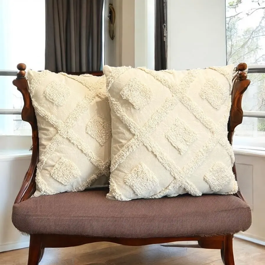 Kaufen Sie Kissenbezug aus Baumwolle mit Tufting-Punkten (Großhandel) – Weißer Boho-Stil – 45,7 x 45,7 cm zu Großhandelspreisen
