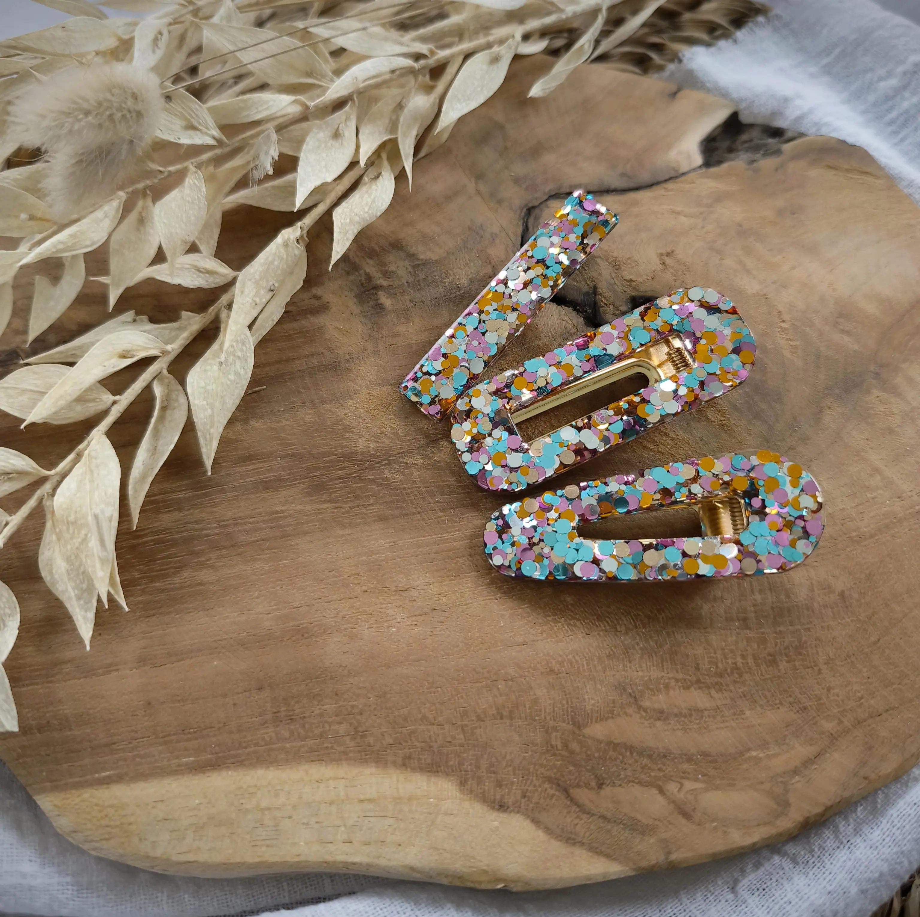 Parisian resin hair clip