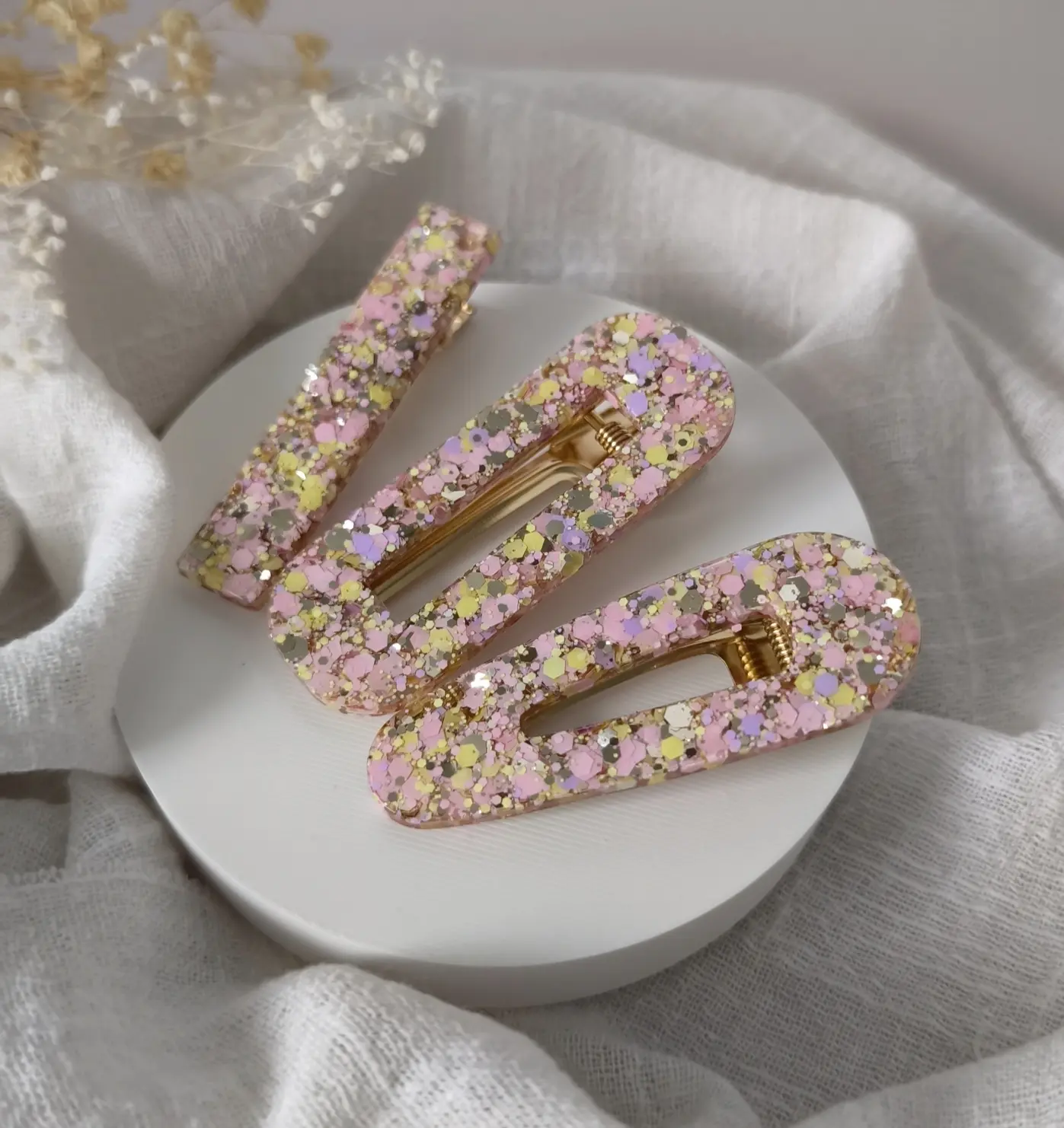 Spring resin hair clip