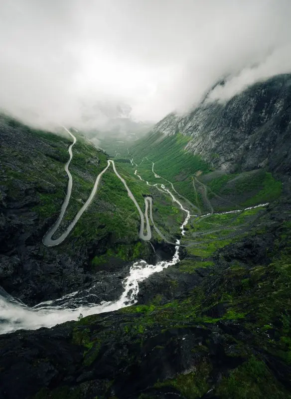 Grenzenlos. Supercar Touren in Norwegen (Deutsch)