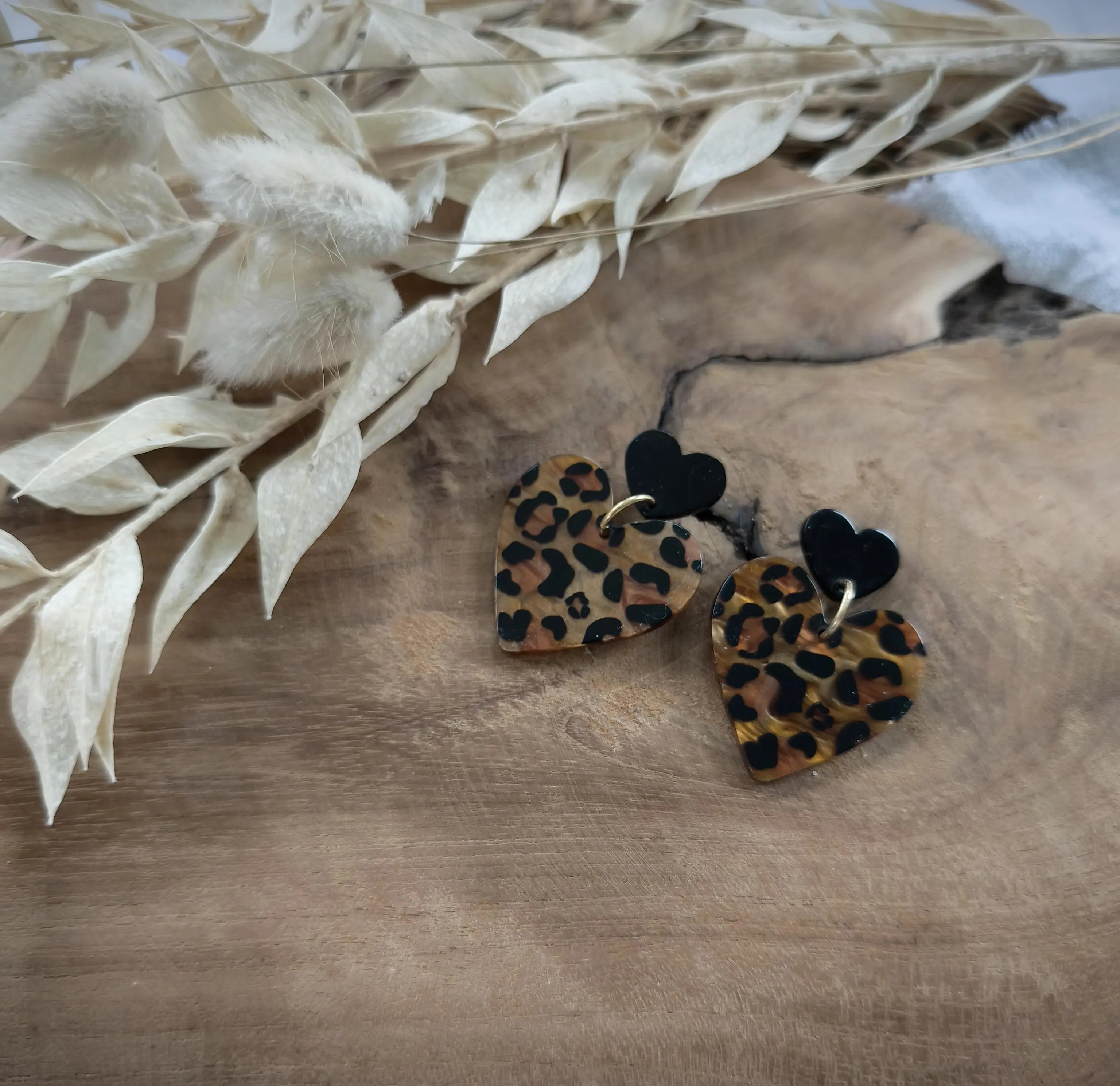 Graou acrylic earrings