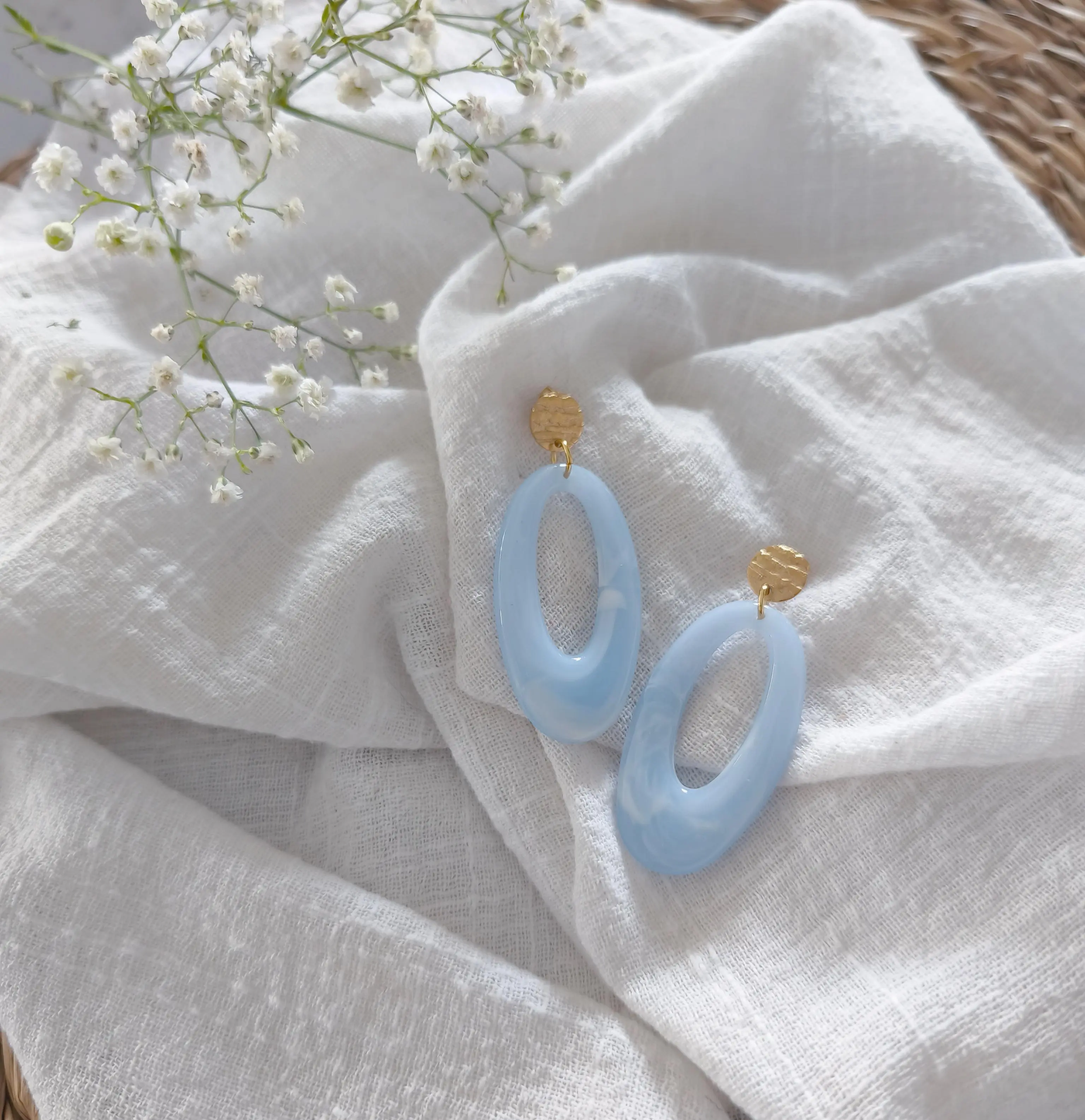 Léa sky blue acrylic earrings