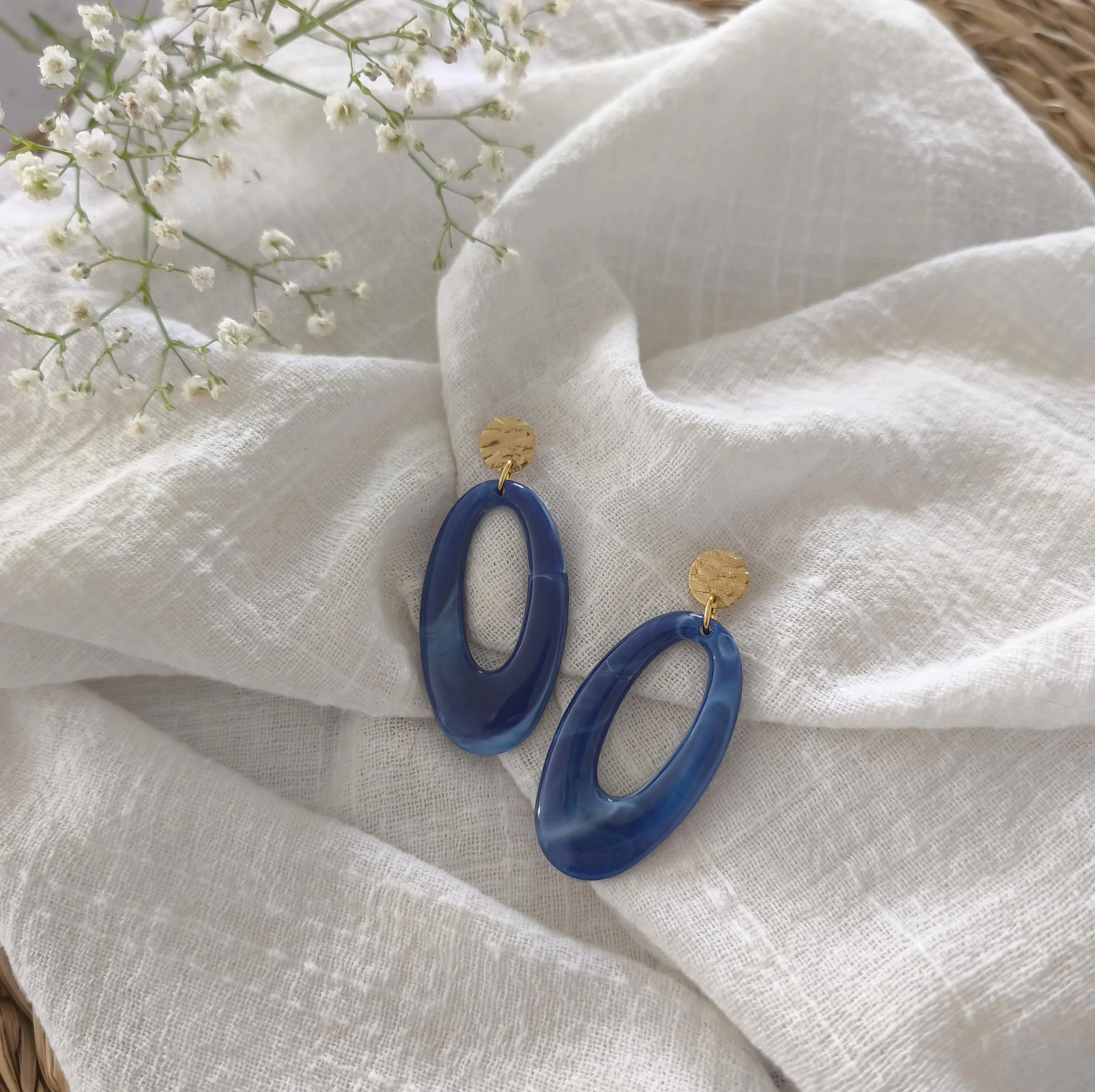 Léa navy blue acrylic earrings