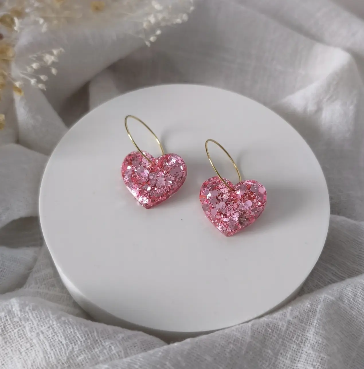 Flamingo heart-shaped glitter hoop earrings