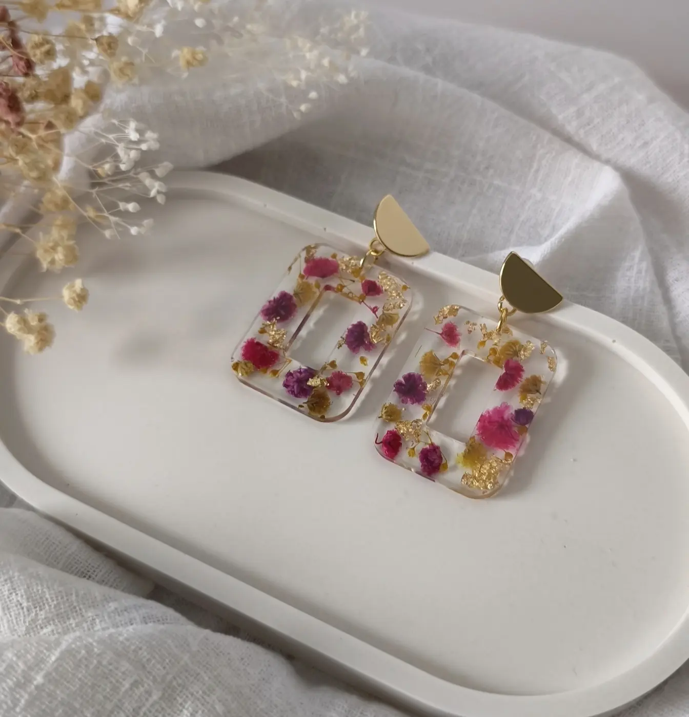 Resin and dried flower earrings