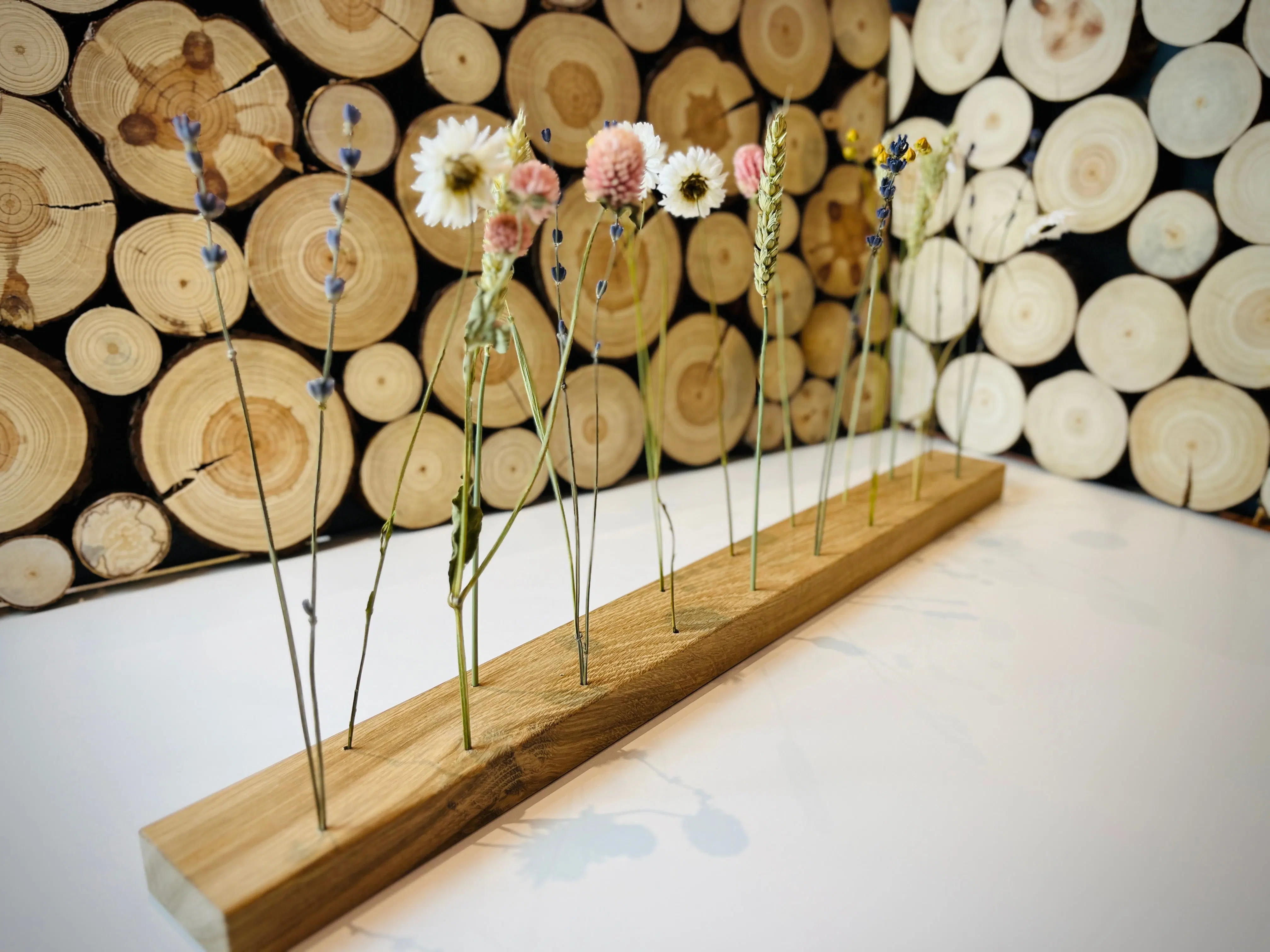Flowerbar aus massiver Eiche für Trockenblumen, elegante Eichenholz Tischdekoration für getrocknete Blumen