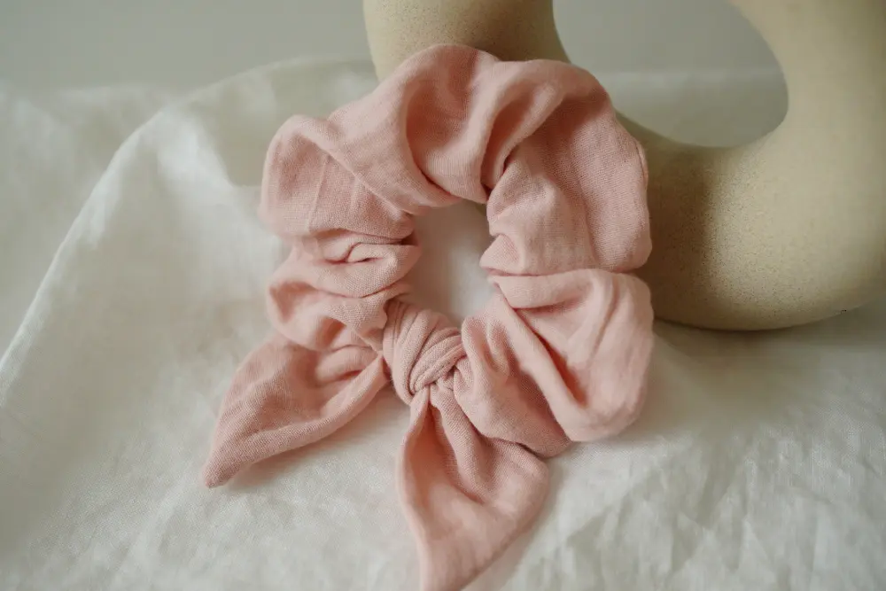 Milaé Pink Petal Bow Scrunchie