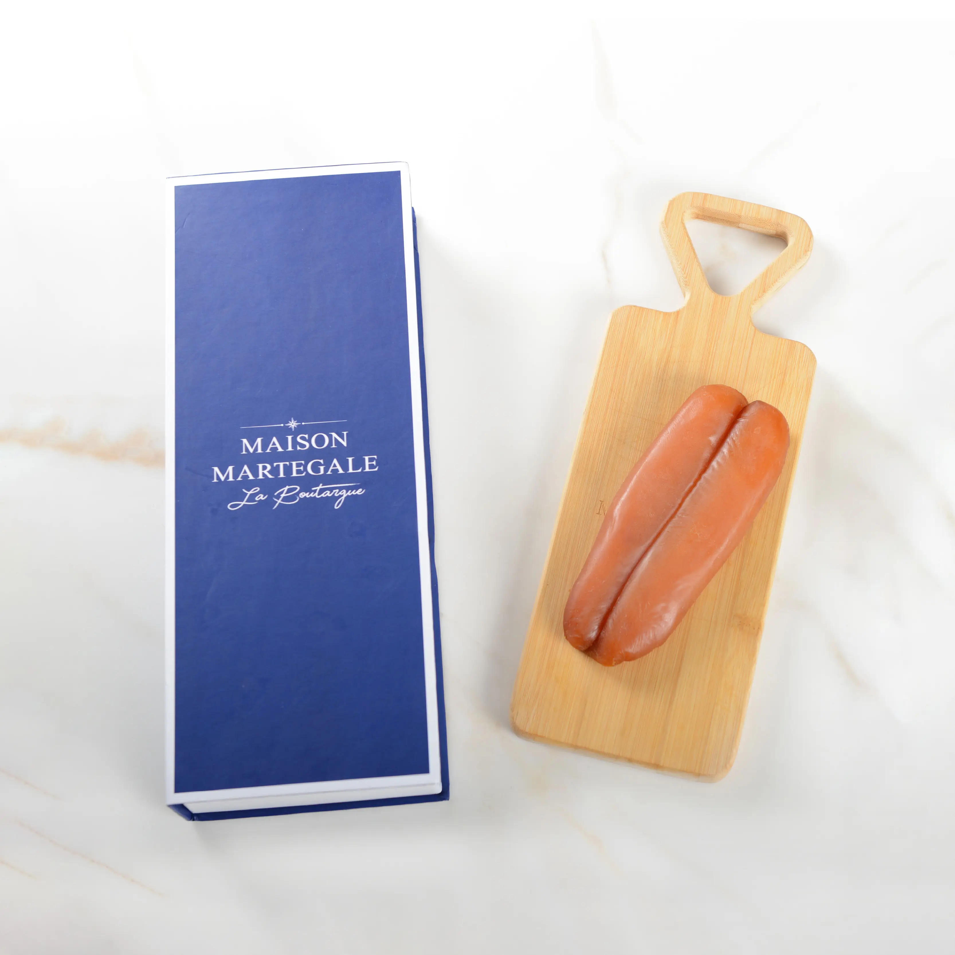 Gift set with vacuum-sealed bottarga and cutting board