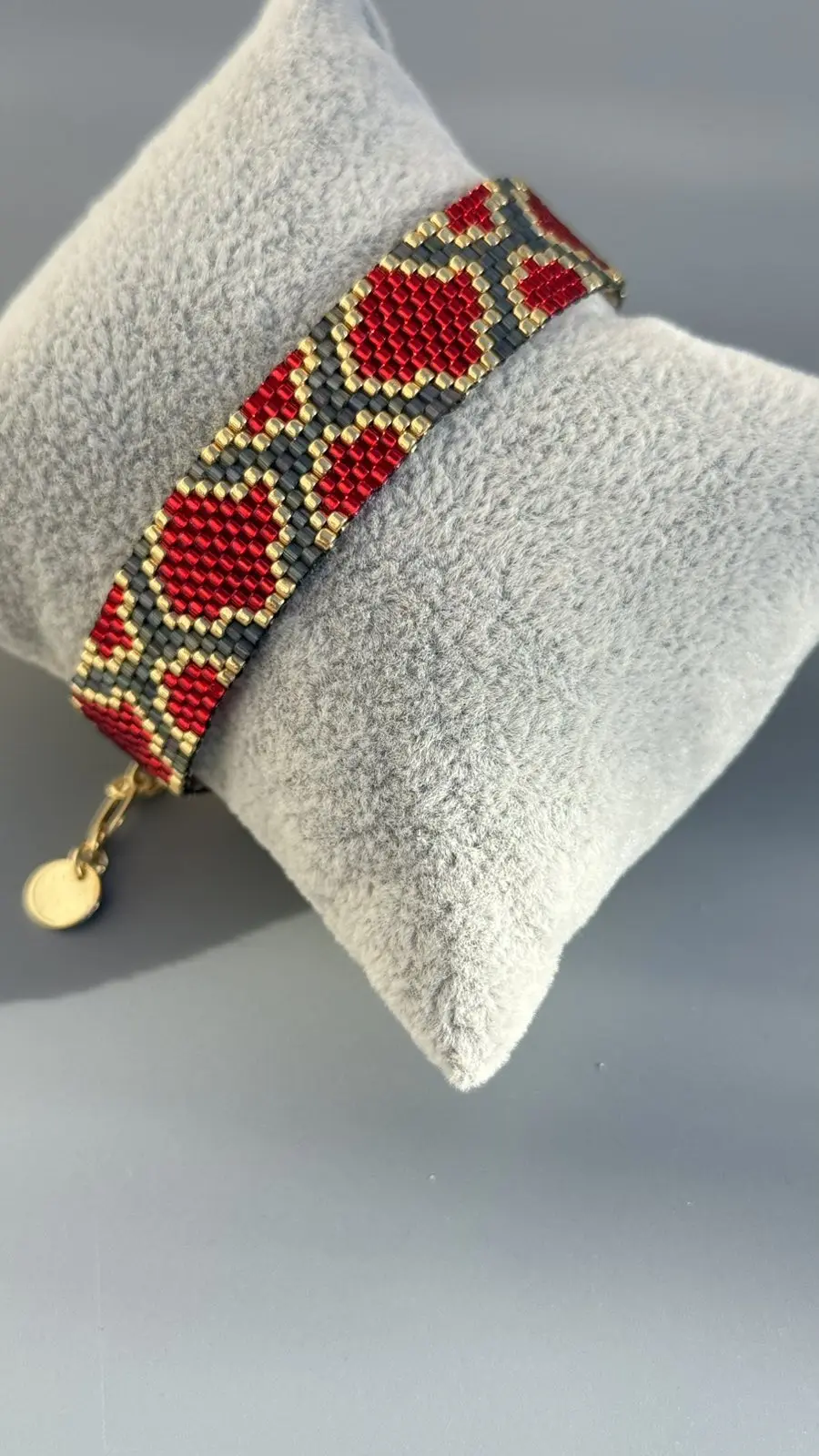 Pulsera de cuentas Miyuki rojas hecha a mano