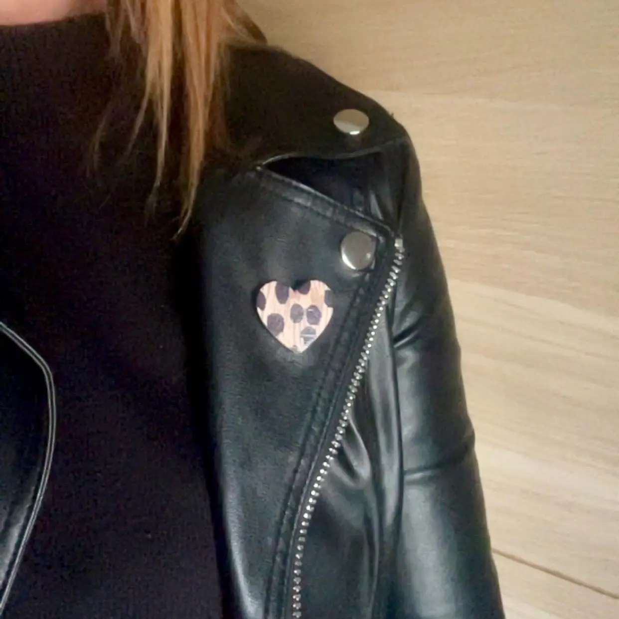 Heart brooch in cork and leather with leopard print
