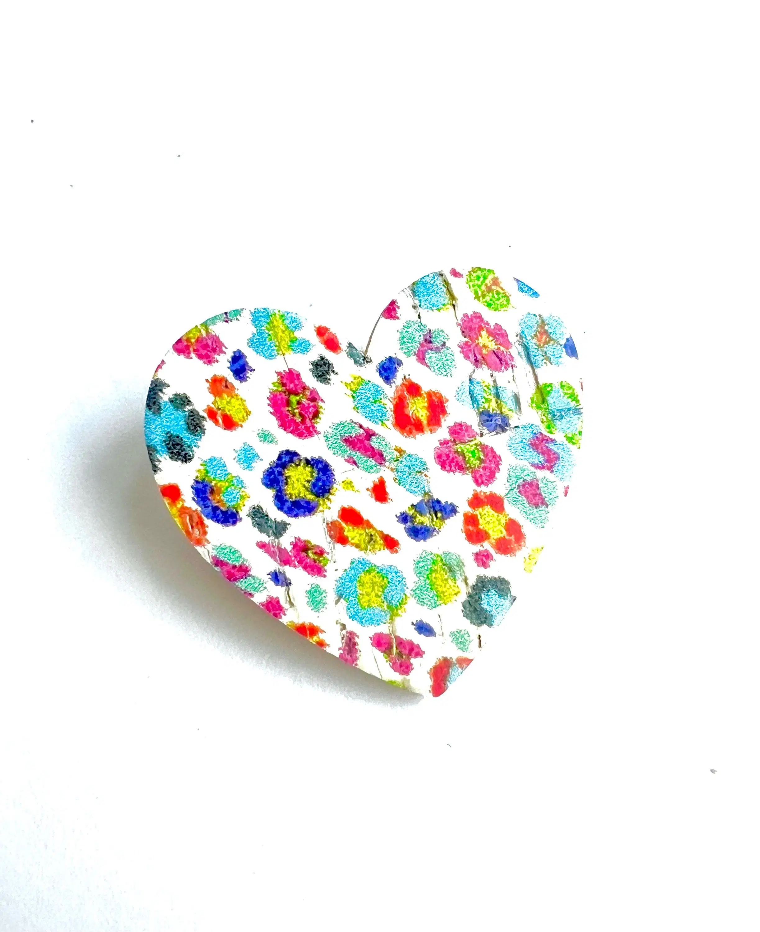 Heart brooch in cork and leather with a small multicolored flower pattern