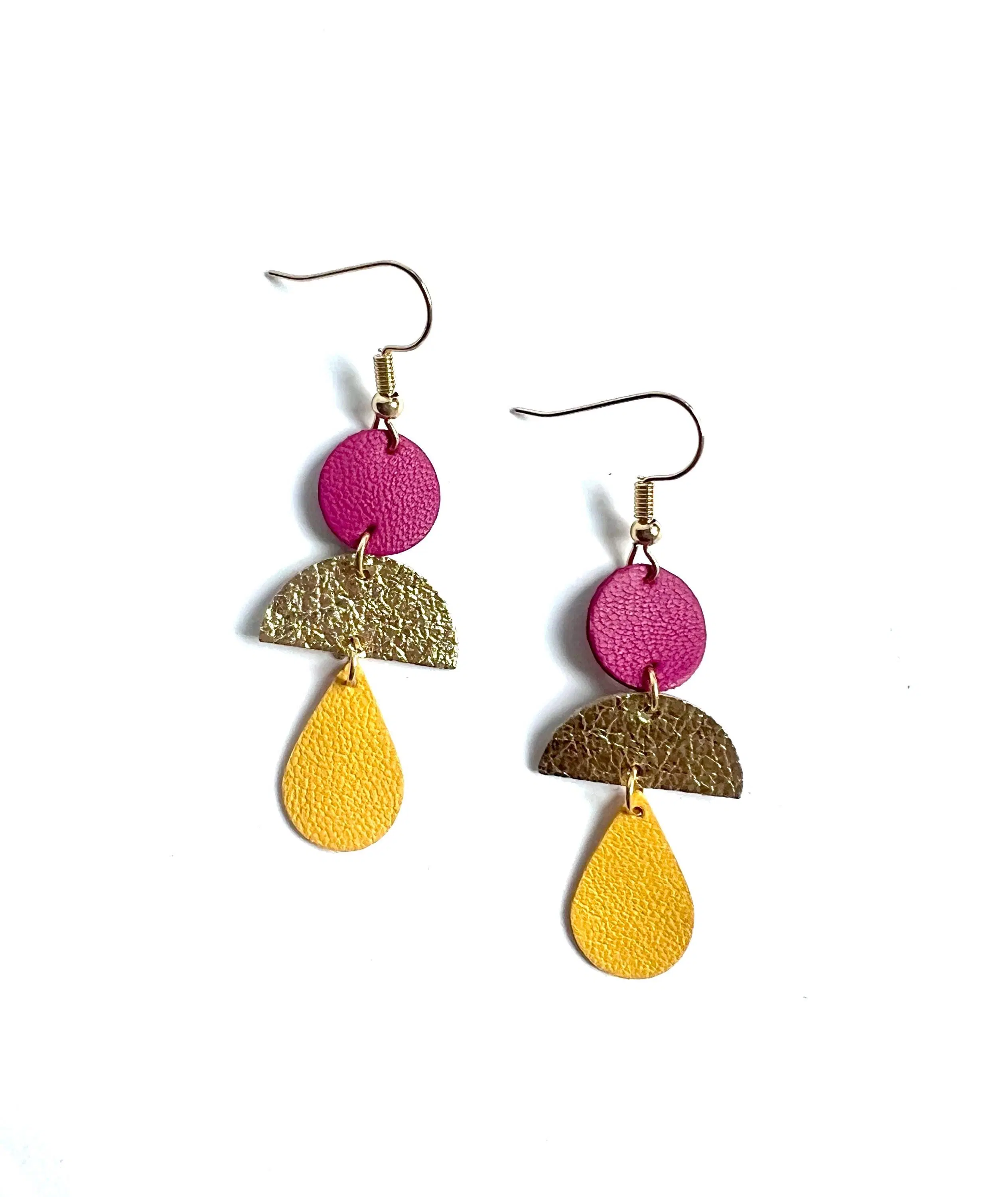 JOA model leather earrings in purple and yellow gold