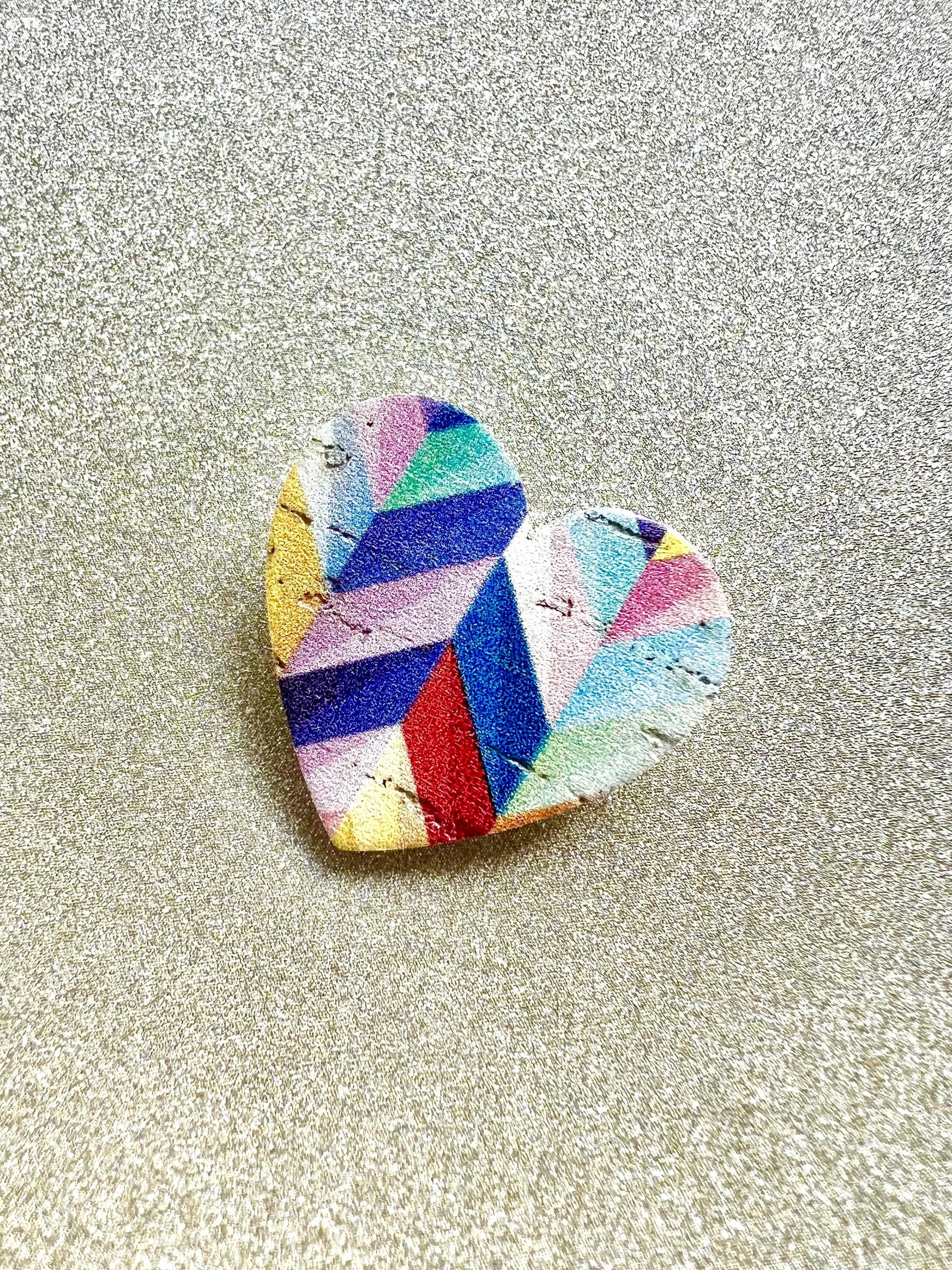 Heart brooch in cork and leather with multicolored chevron pattern