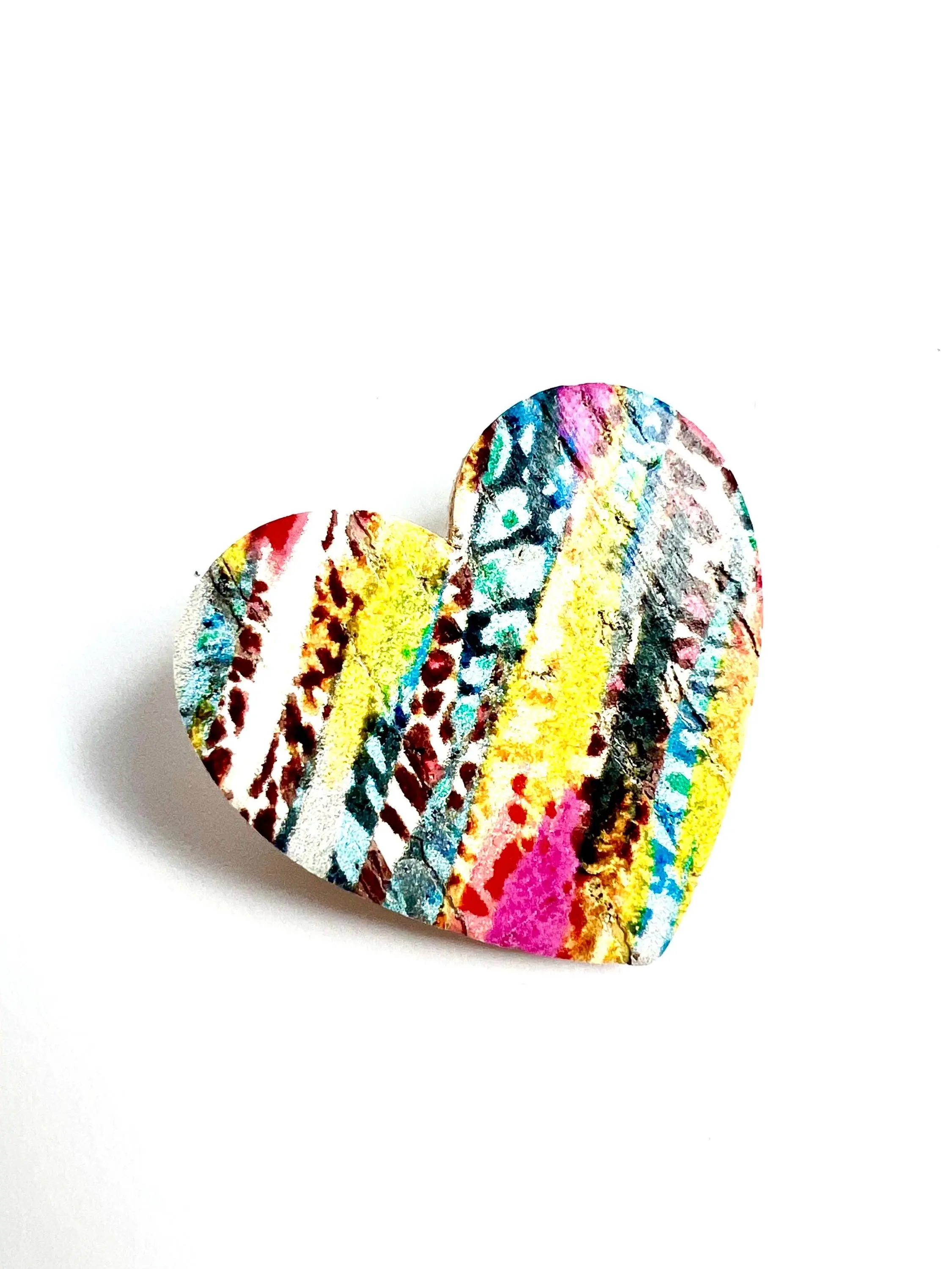 Heart brooch in cork and leather with a colorful abstract design