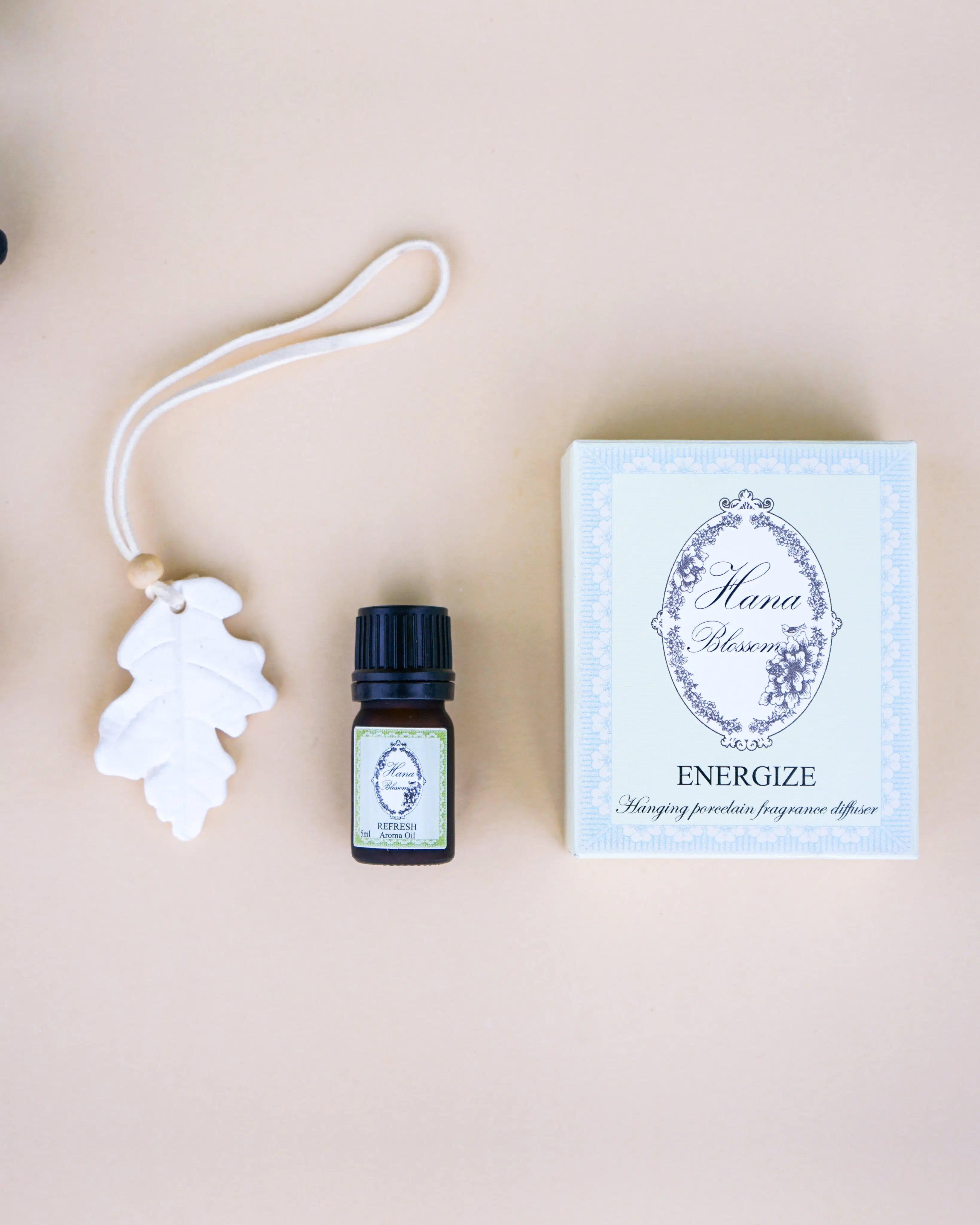 Hanging Leaf Porcelain Room Diffuser with Refresh Bergamot Aroma Oil