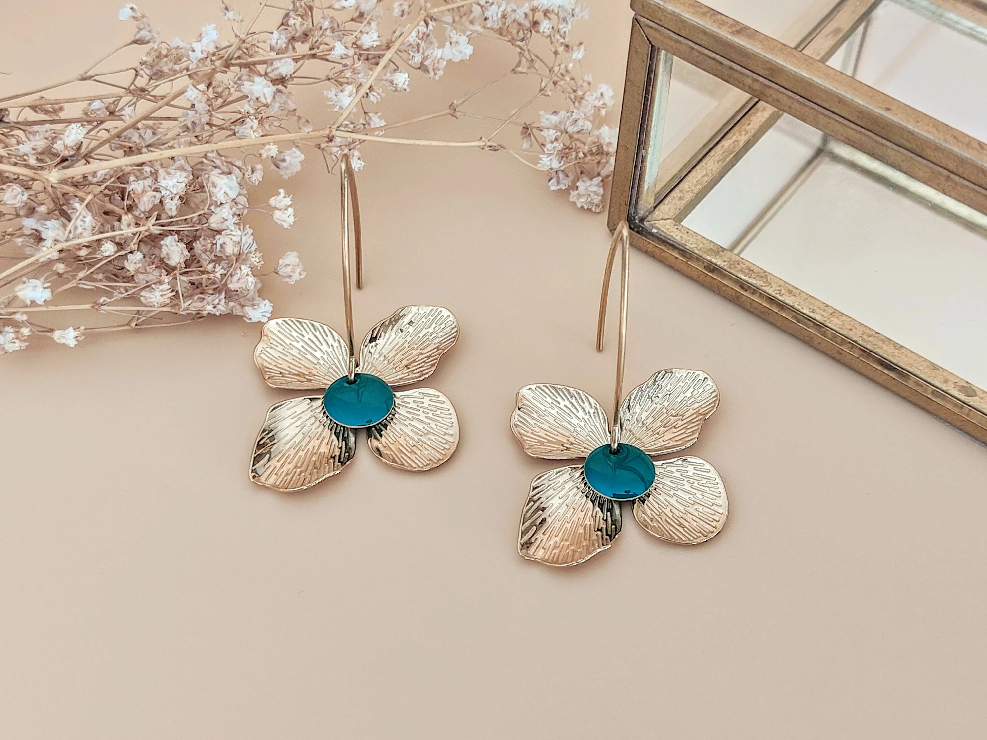 L'Eblouissante earrings in gold and green