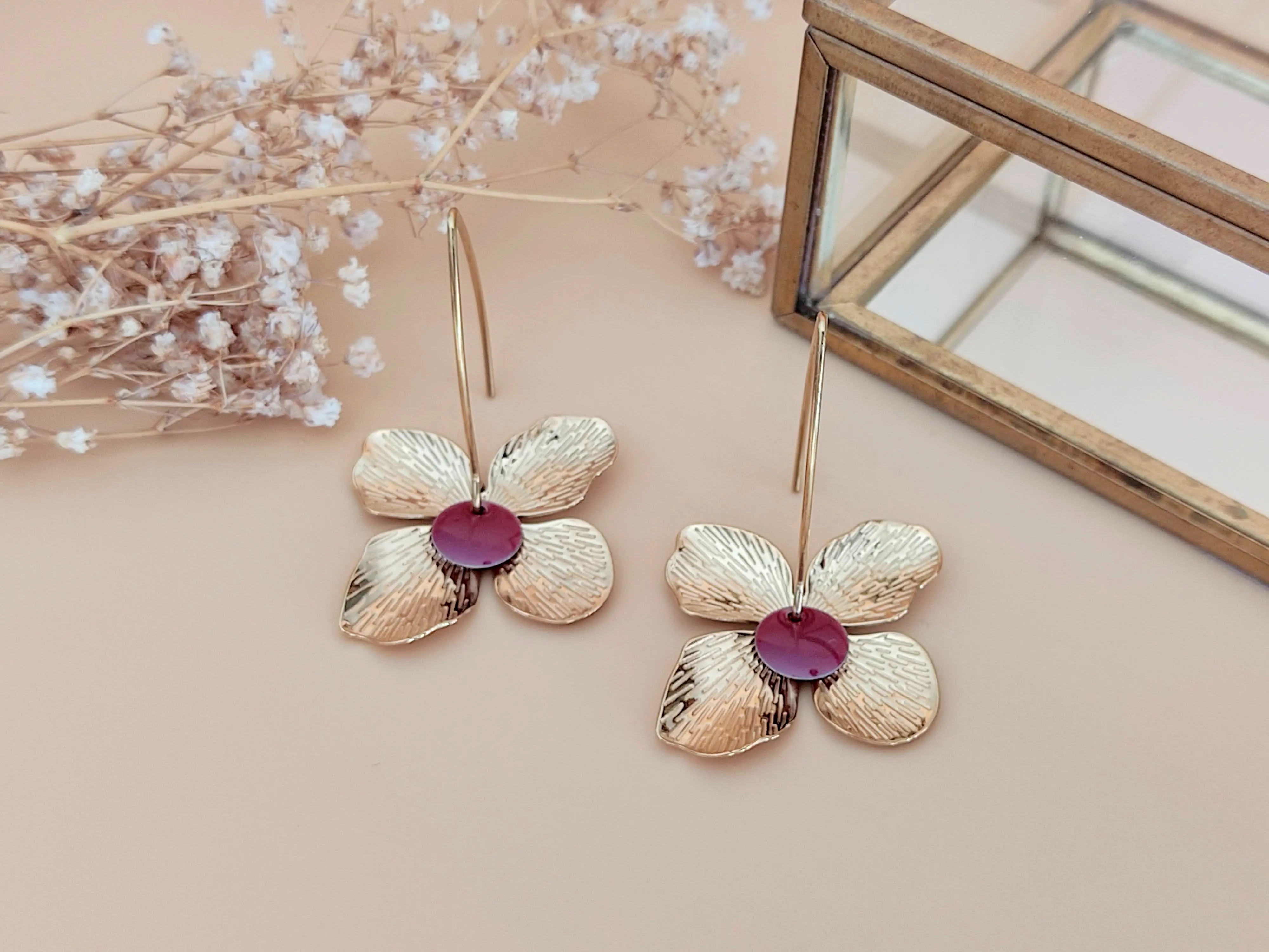 L'Eblouissante earrings in gold and burgundy