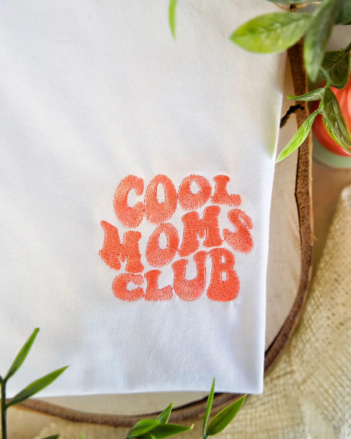 Camiseta bordada - Club de Mamás Geniales