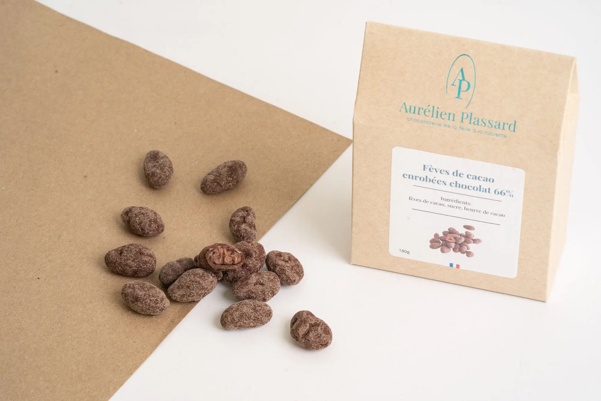 Fèves de cacao enrobées de chocolat noir 66% de cacao