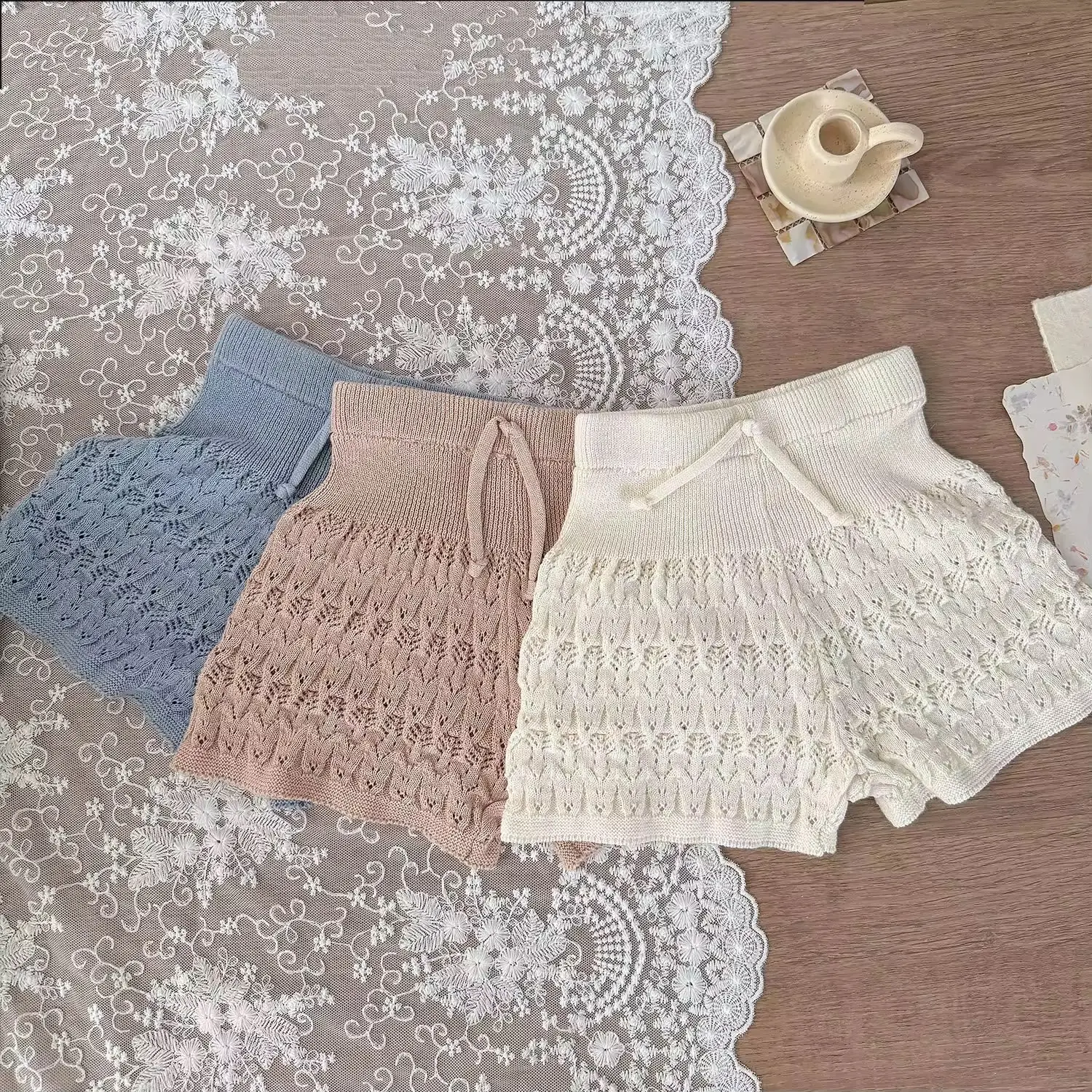 Aila Shorts aus weichem Strick mit Spitze – 3 Farben