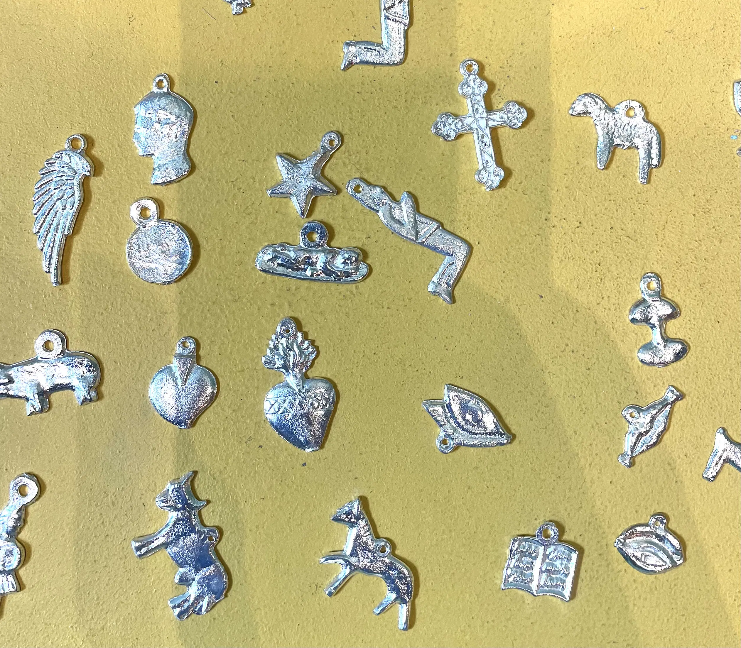 Milagritos Argentés du Mexique - Lot de Talismans Artisanaux Authentiques