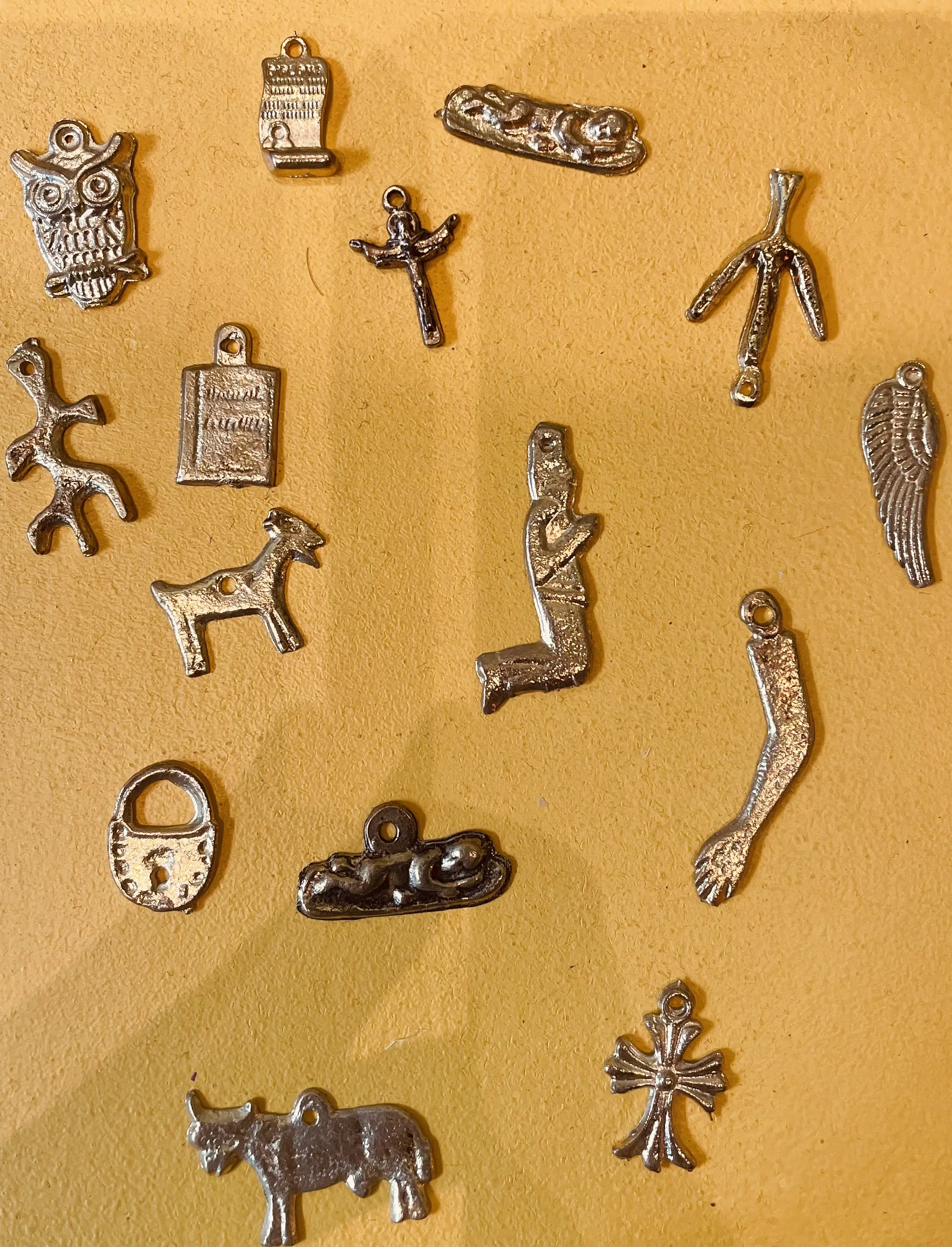 Milagritos Dorés du Mexique - Lot de Talismans Artisanaux